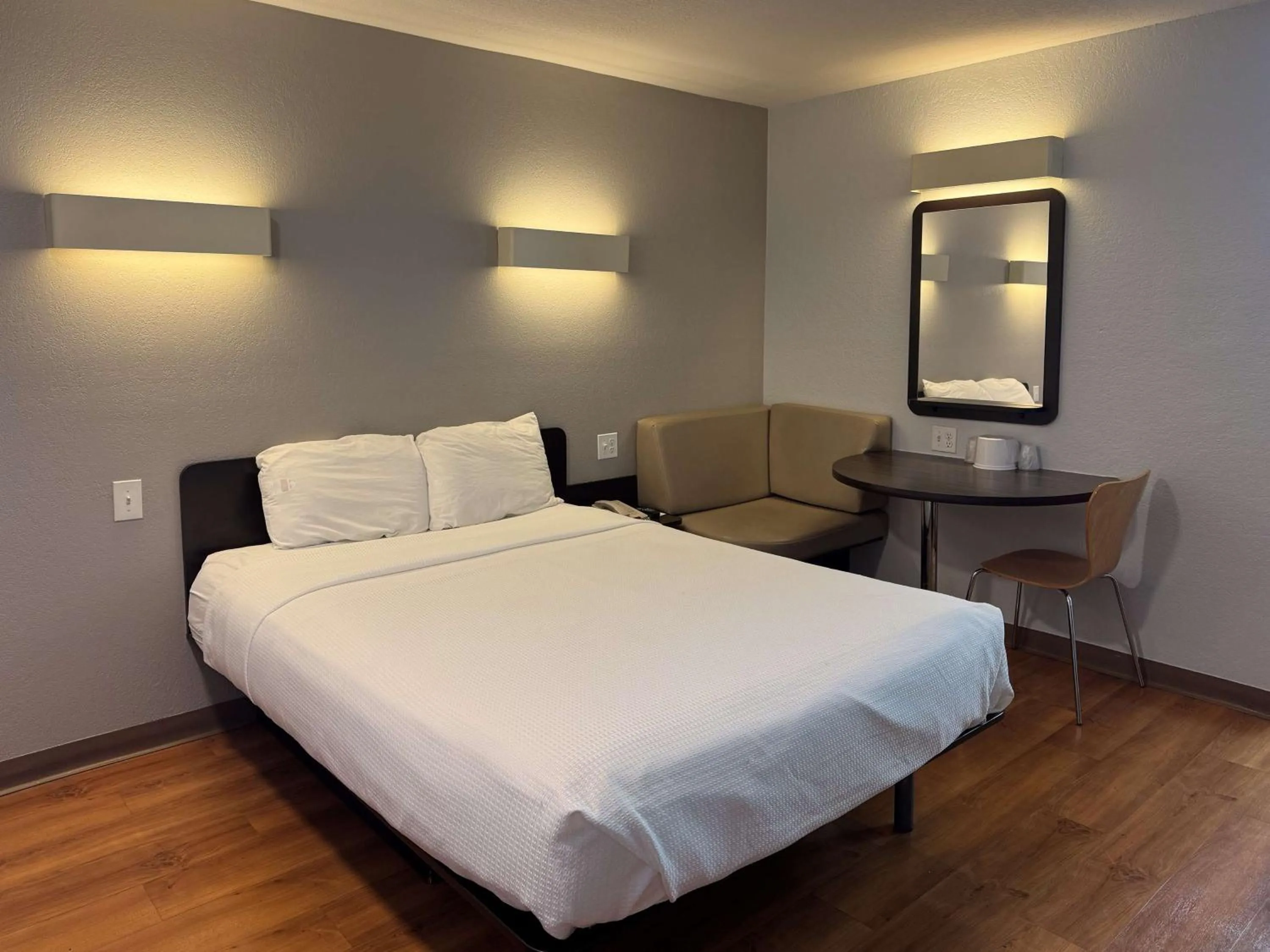 Bedroom, Bed in Motel 6-Simi Valley, CA