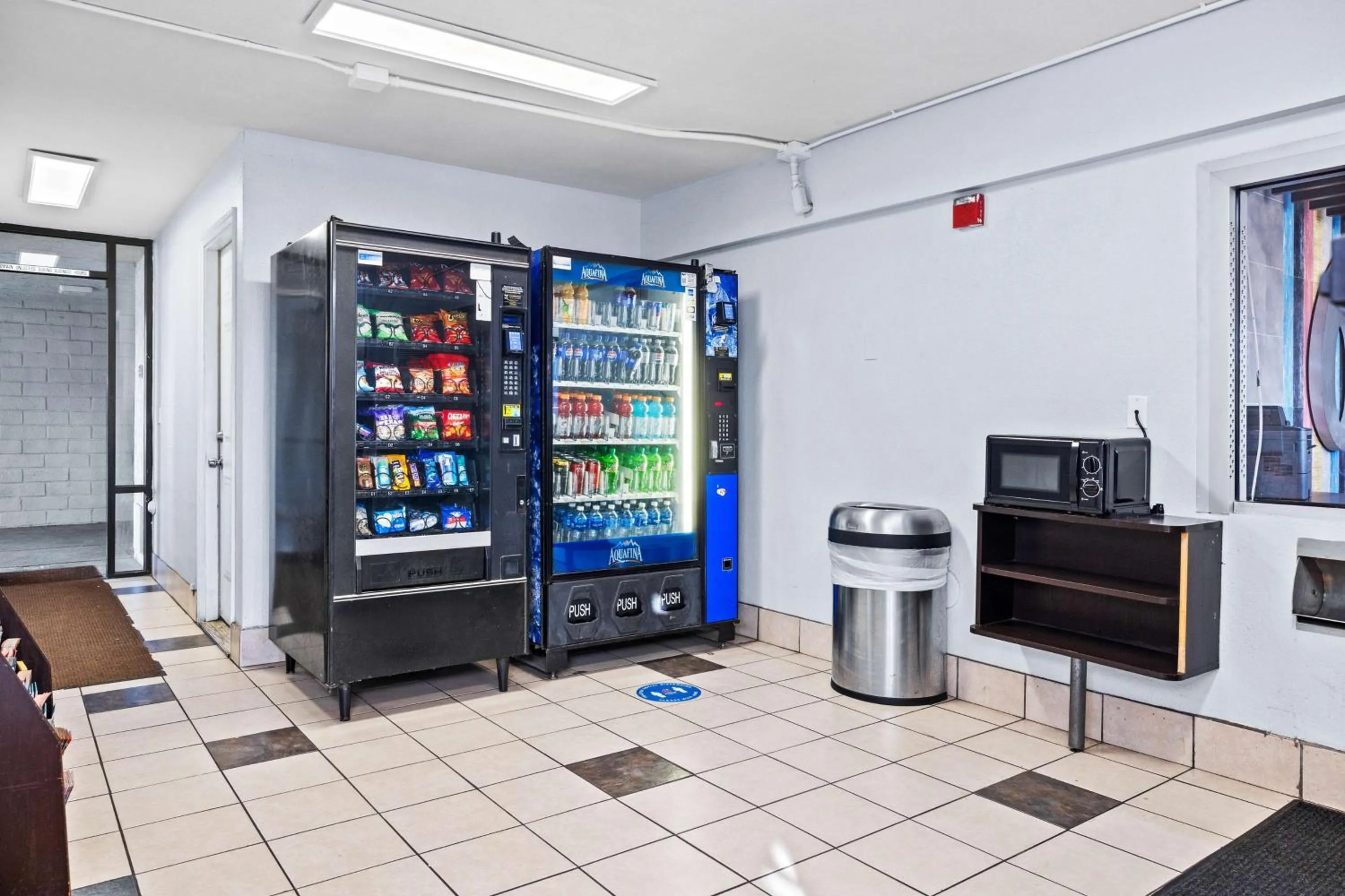 Property building in Motel 6-Simi Valley, CA