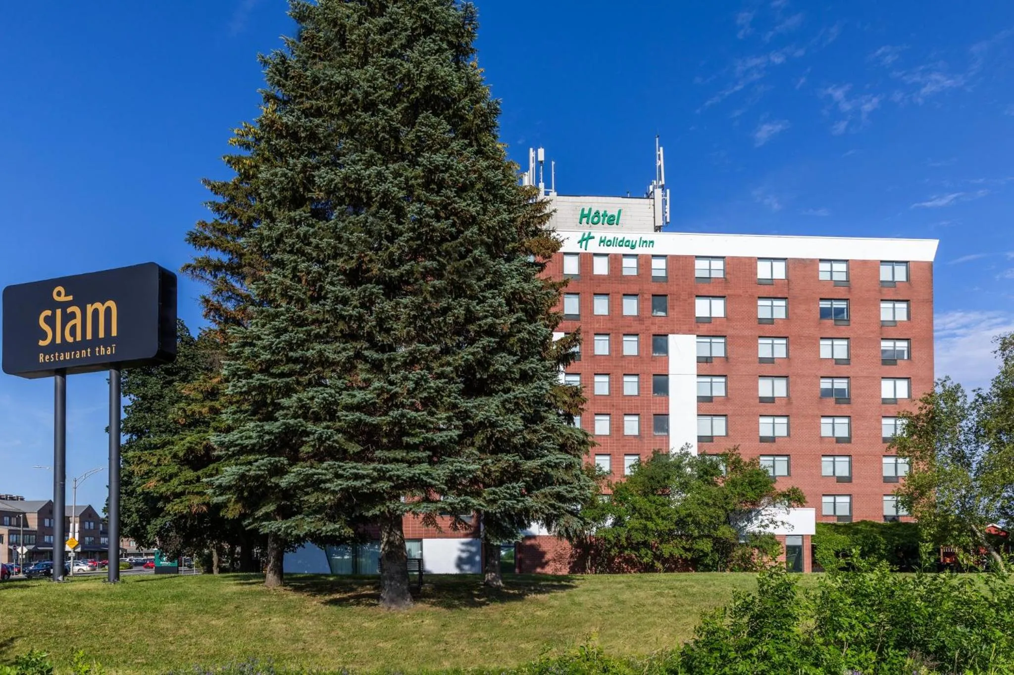 Property building in Holiday Inn St-Jean-sur-Richelieu Congrès by IHG