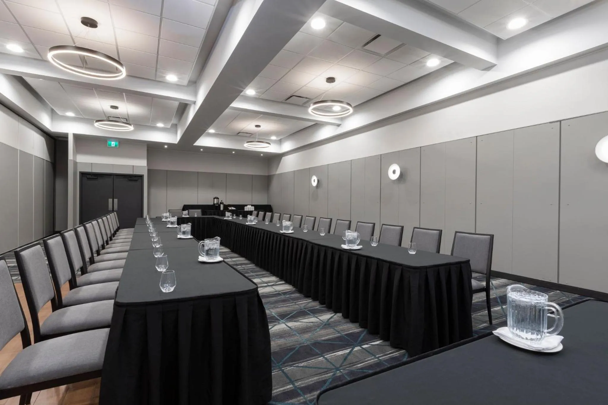 Meeting/conference room in Holiday Inn St-Jean-sur-Richelieu Congrès by IHG