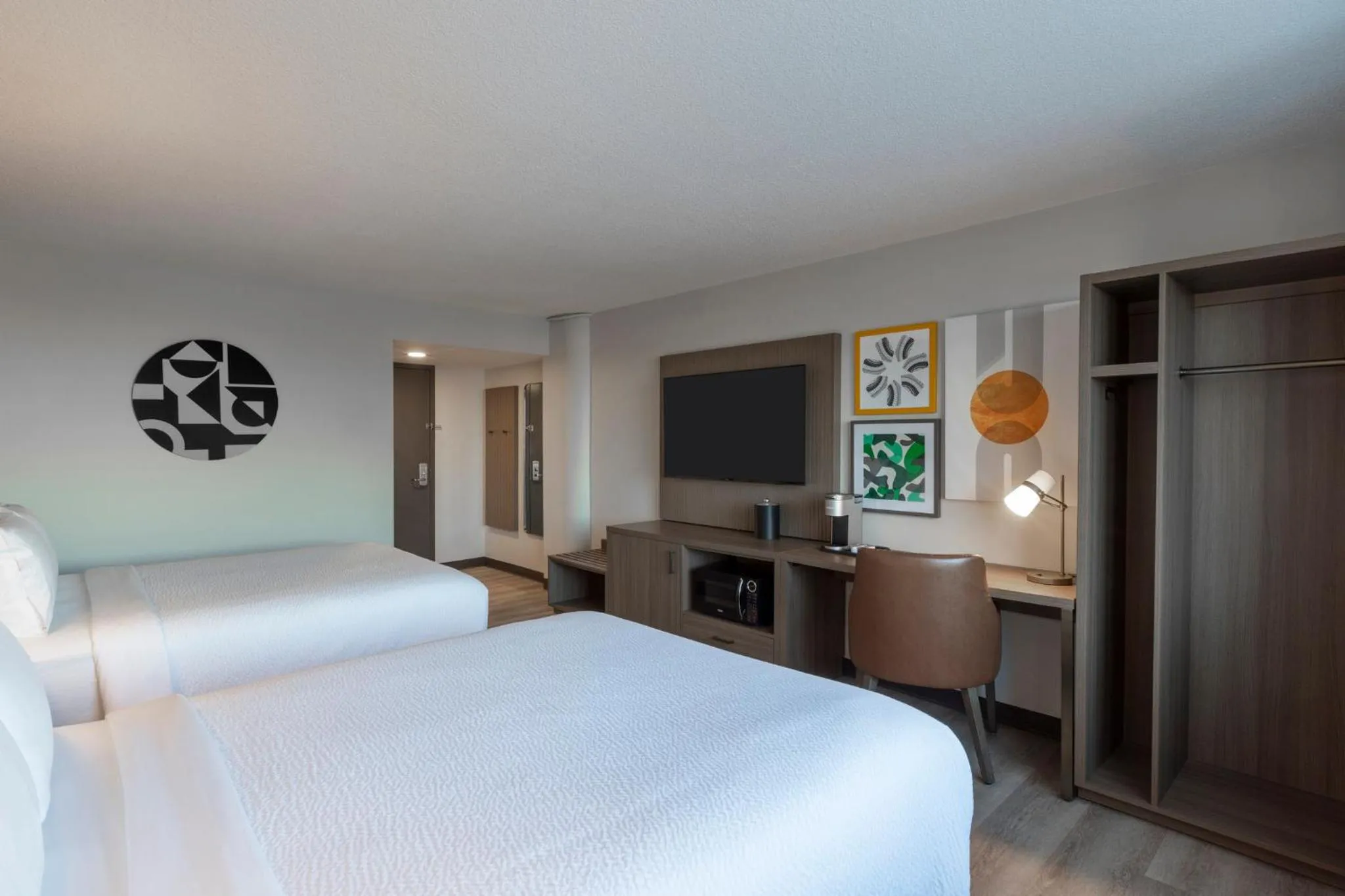 Photo of the whole room, Bed in Holiday Inn St-Jean-sur-Richelieu Congrès by IHG