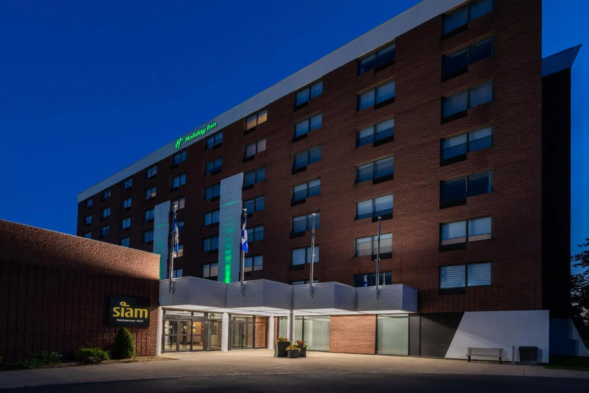 Property building in Holiday Inn St-Jean-sur-Richelieu Congrès by IHG