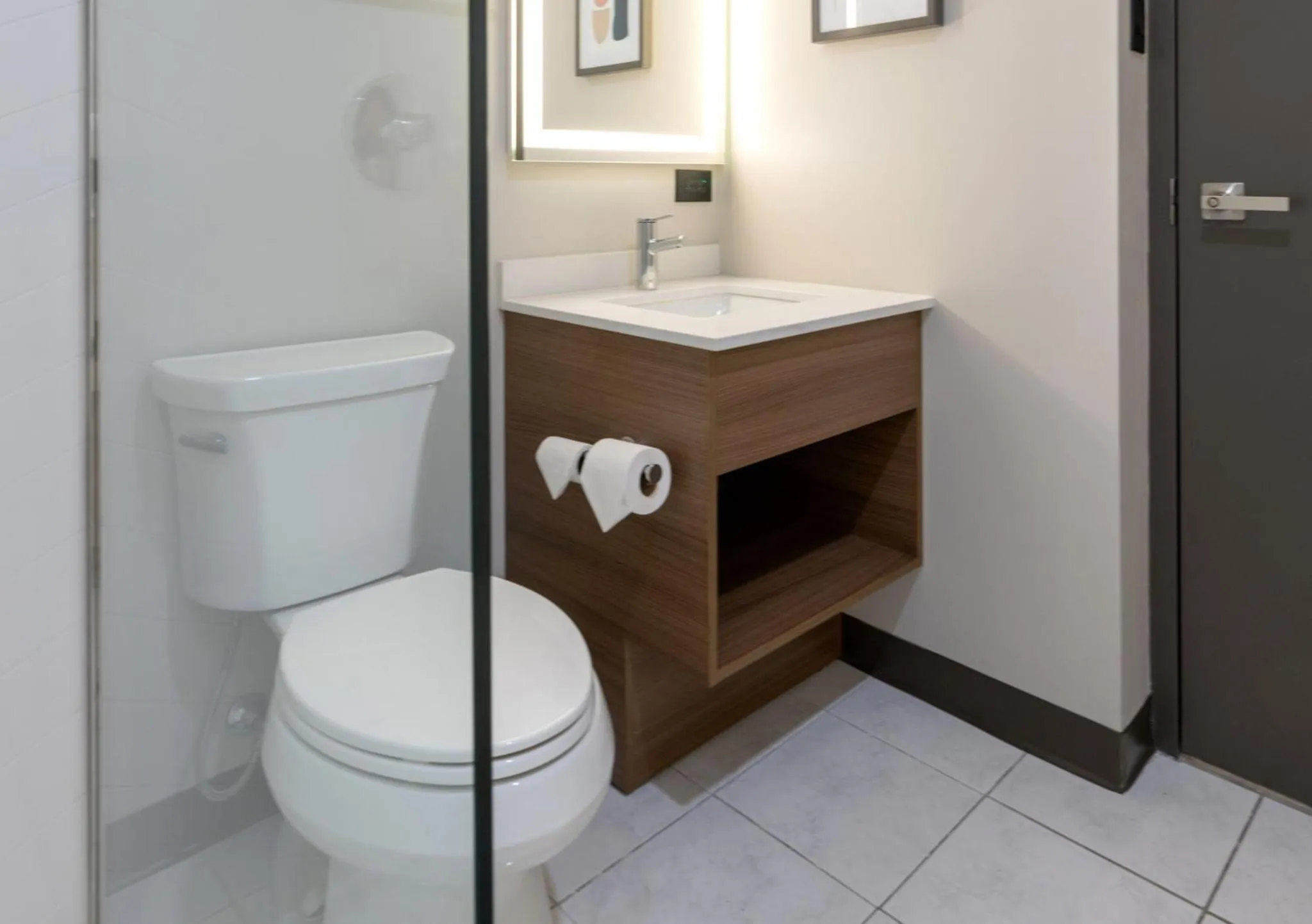 Bathroom in Holiday Inn St-Jean-sur-Richelieu Congrès by IHG