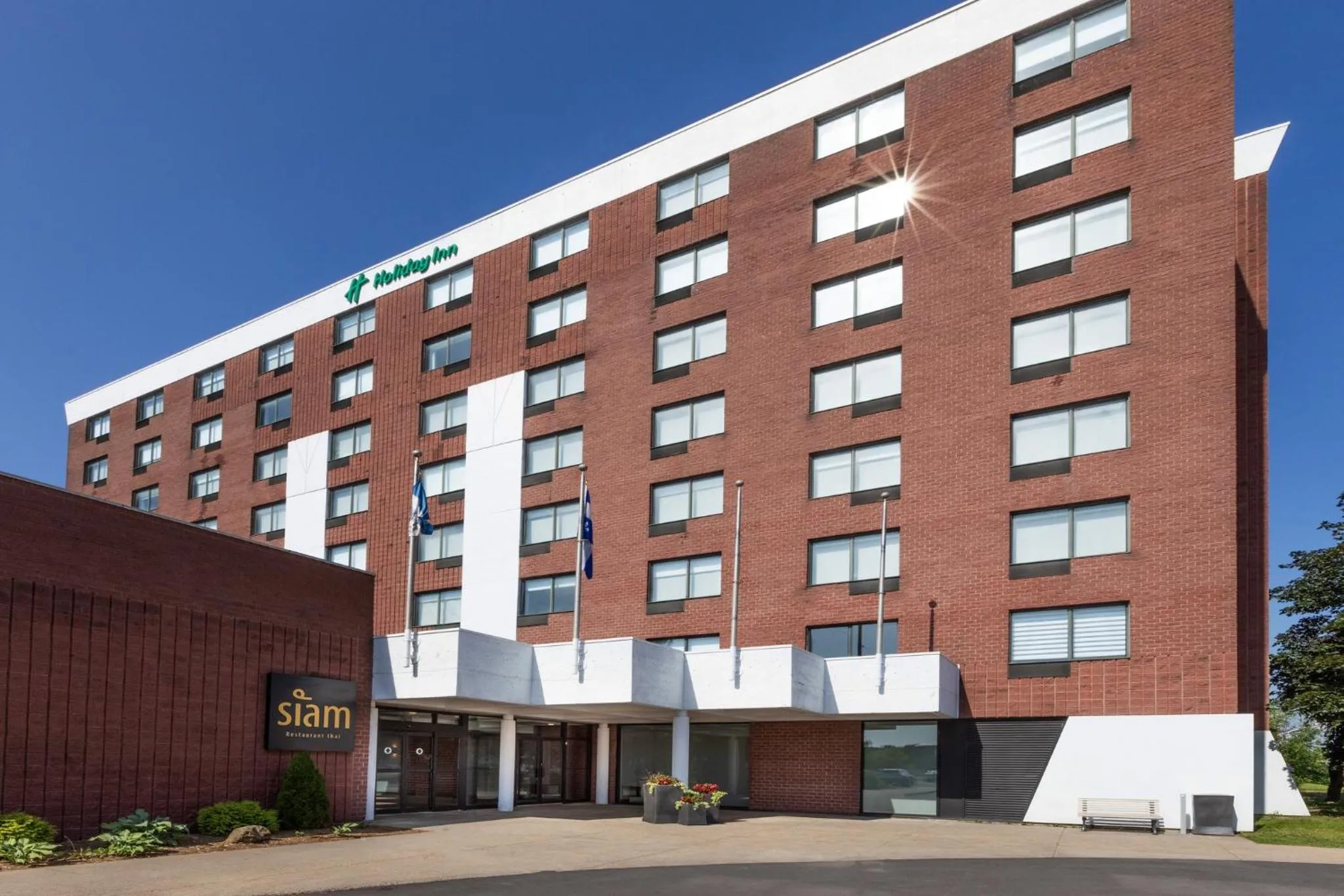 Property building in Holiday Inn St-Jean-sur-Richelieu Congrès by IHG