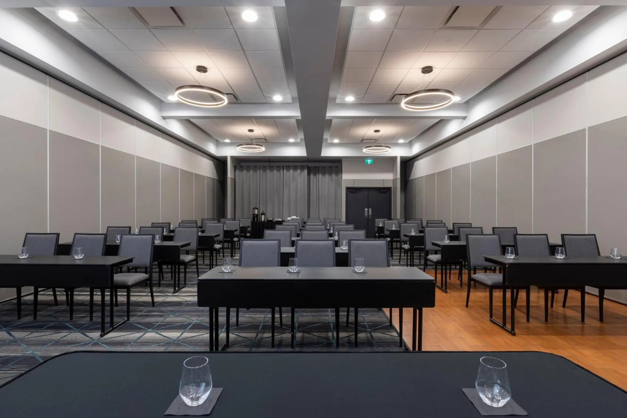 Meeting/conference room in Holiday Inn St-Jean-sur-Richelieu Congrès by IHG