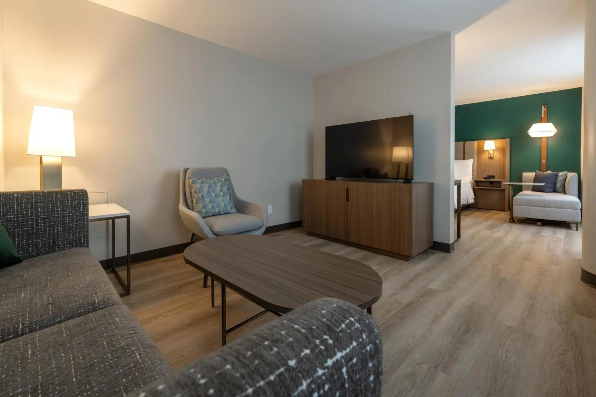 Photo of the whole room, Bed in Holiday Inn St-Jean-sur-Richelieu Congrès by IHG