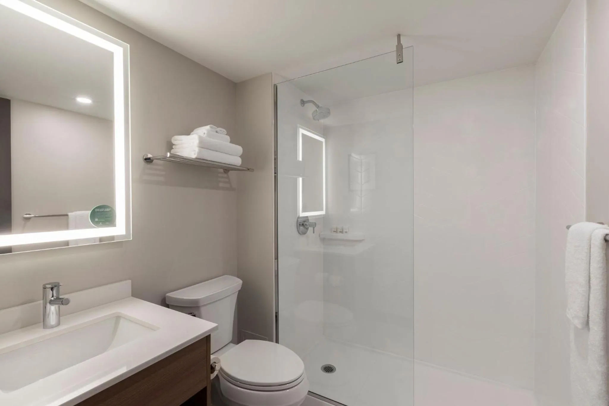 Bathroom in Holiday Inn St-Jean-sur-Richelieu Congrès by IHG