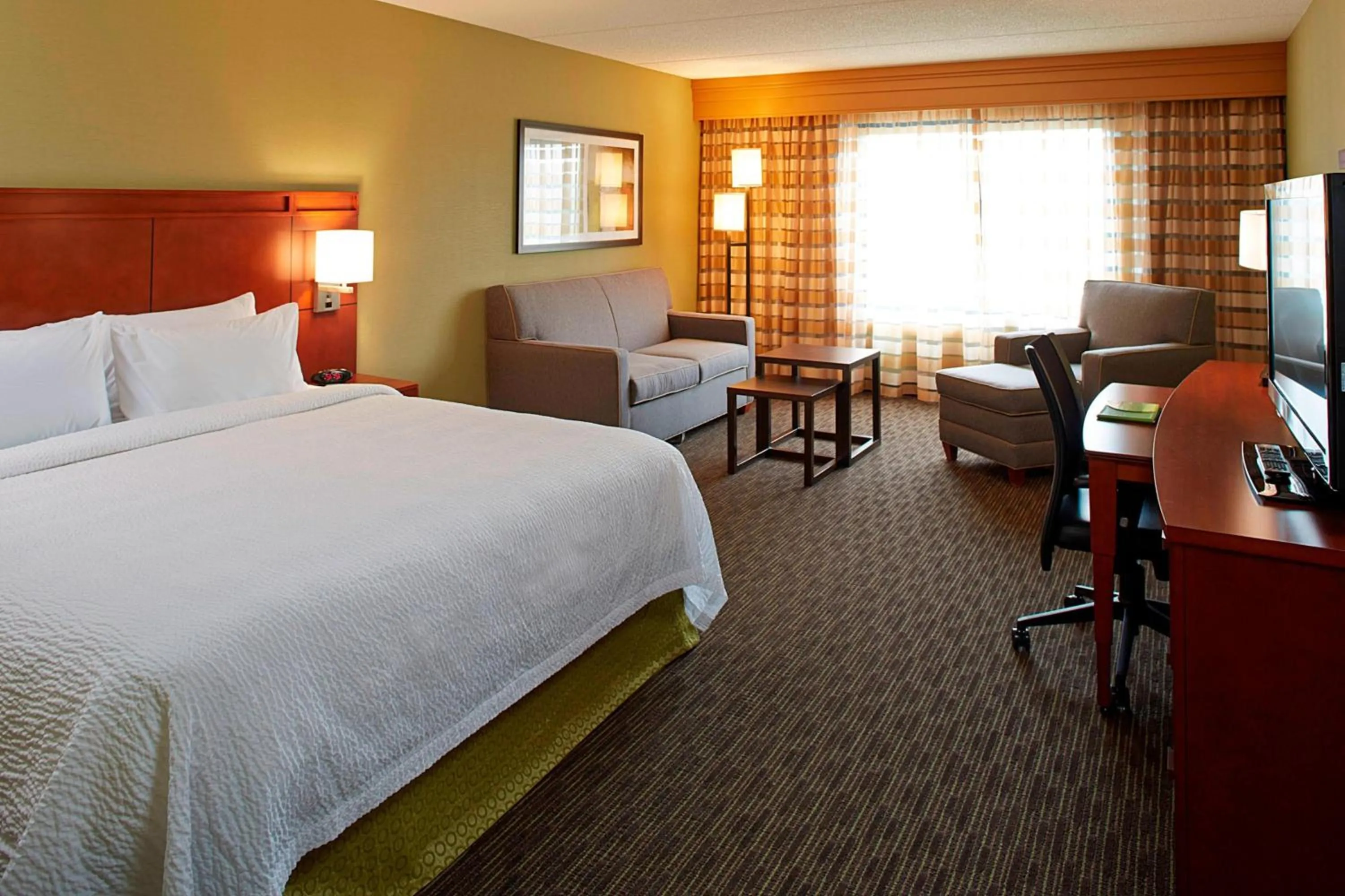 Bedroom, Bed in Courtyard by Marriott Ithaca Airport/University