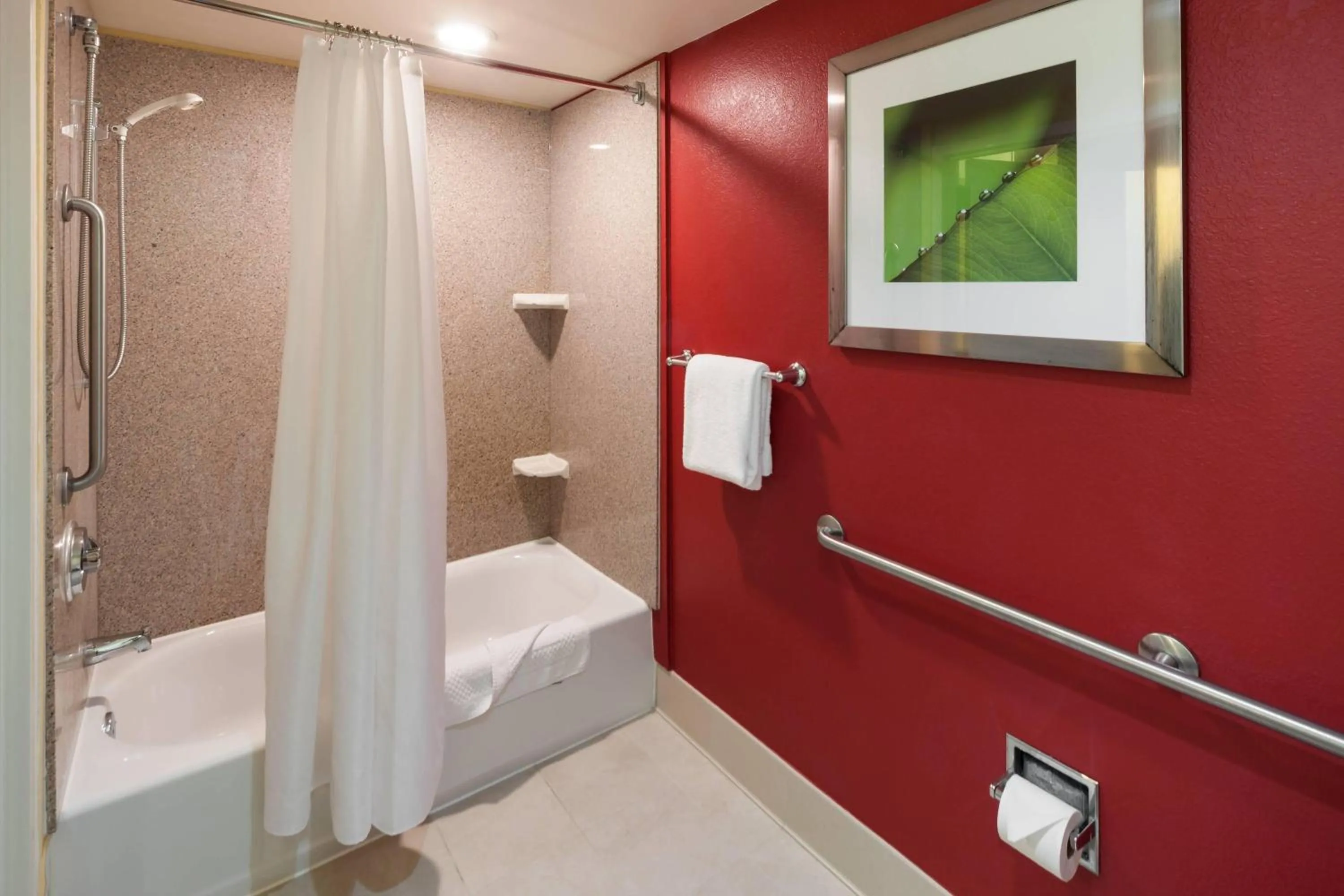 Bathroom, Bed in Courtyard by Marriott Jackson Ridgeland