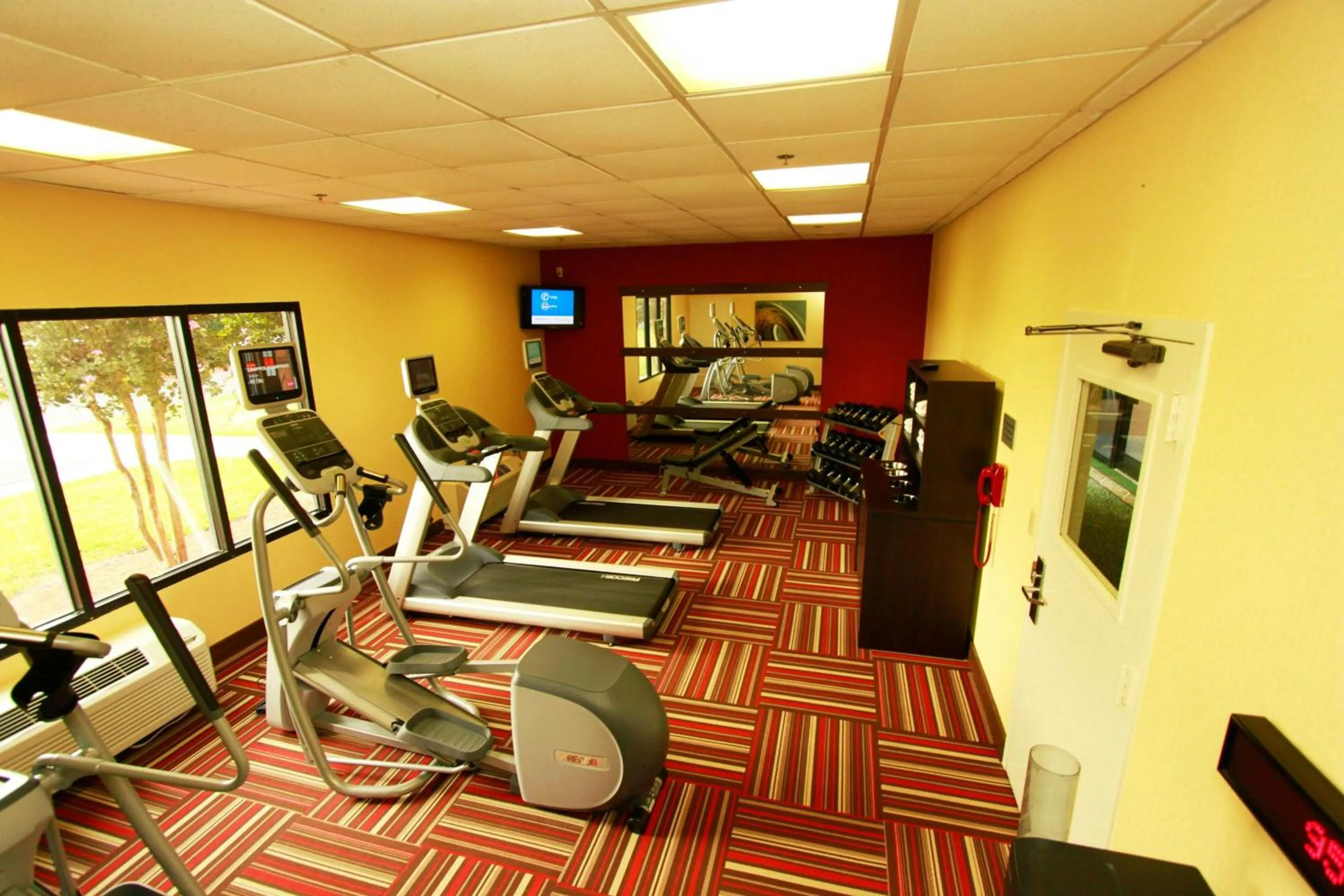 Fitness centre/facilities in Courtyard by Marriott Jackson Ridgeland