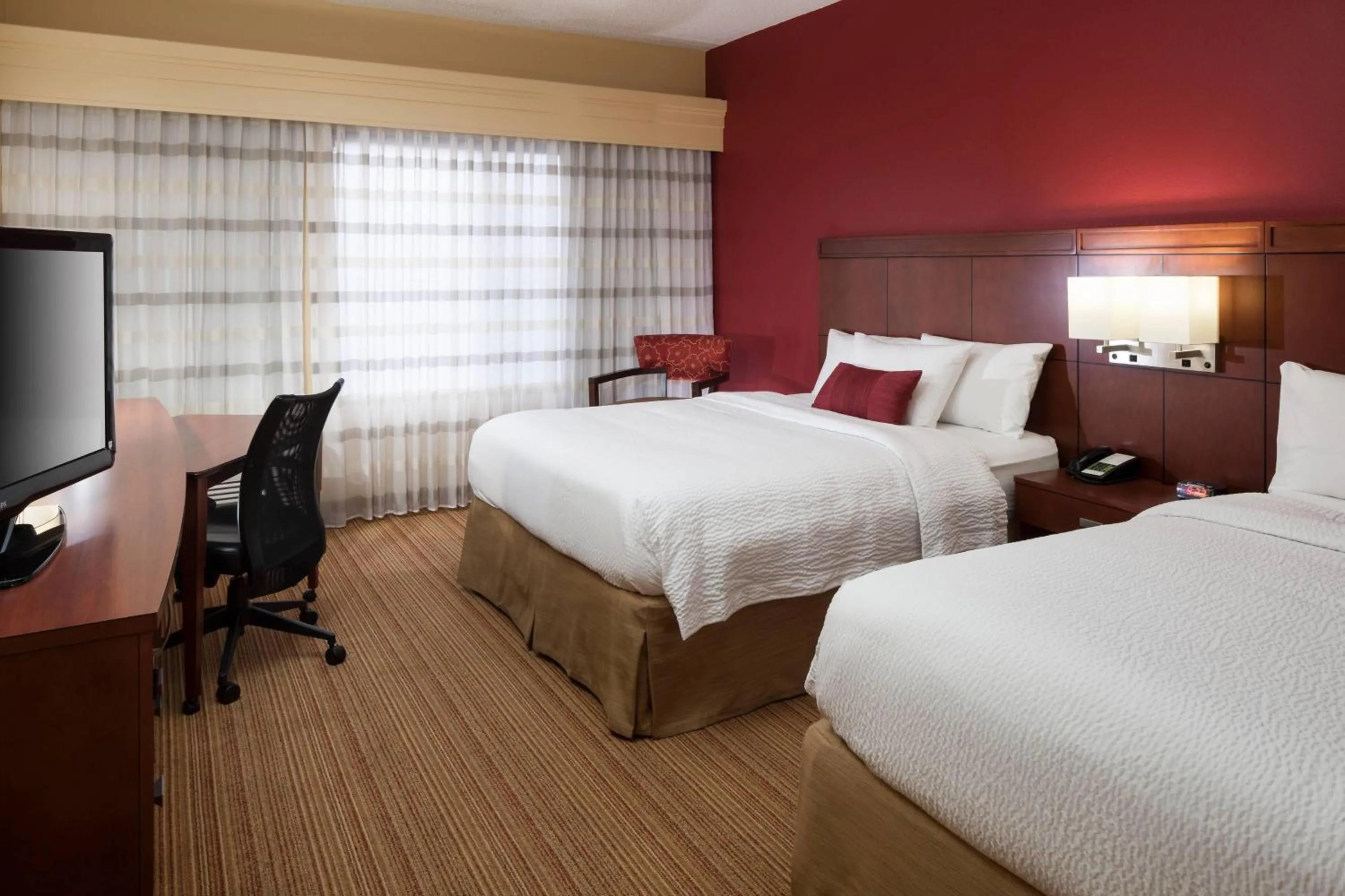 Photo of the whole room, Bed in Courtyard by Marriott Jackson Ridgeland