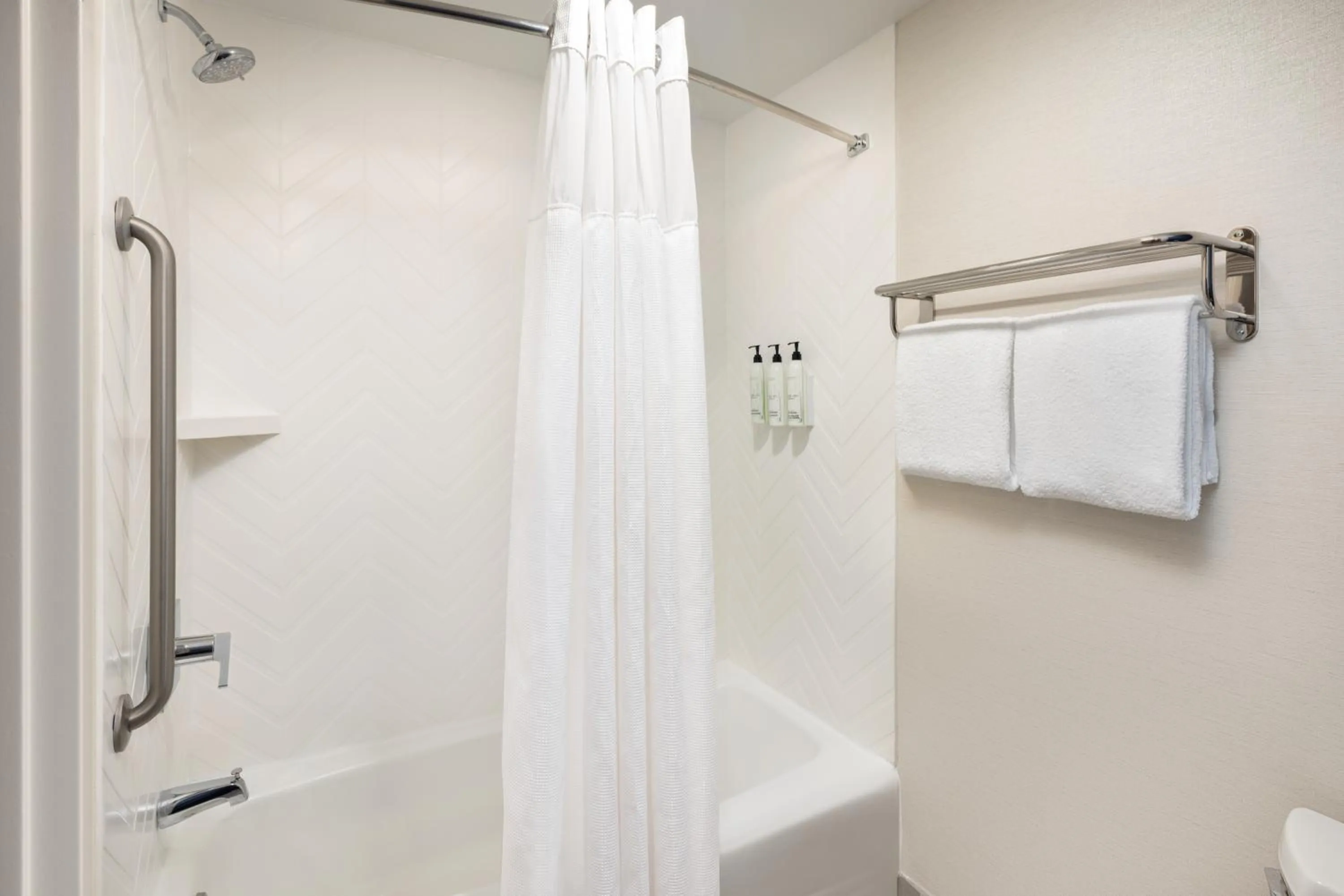 Bathroom in Fairfield Inn & Suites Jacksonville Airport