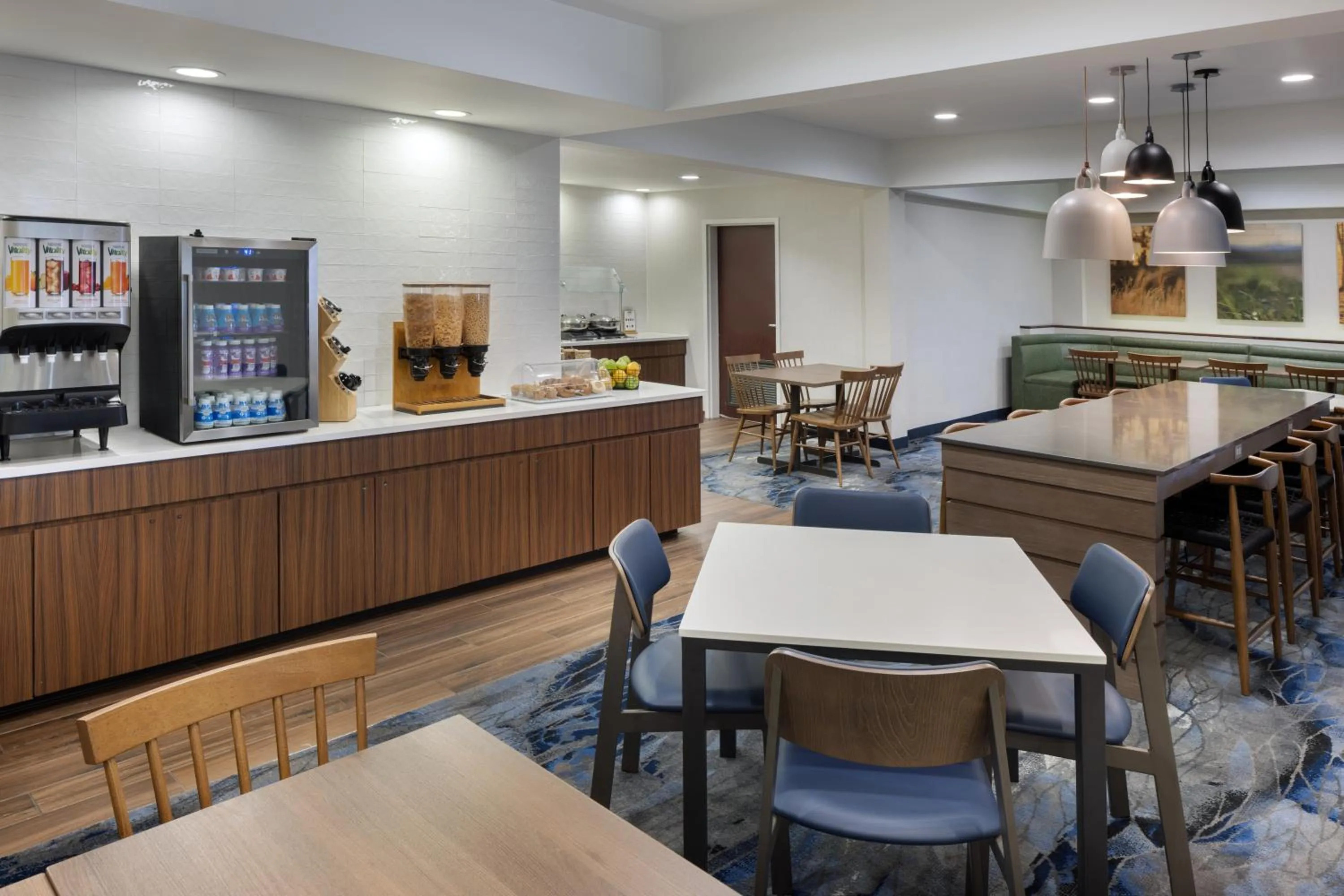 Buffet breakfast in Fairfield Inn & Suites Jacksonville Airport