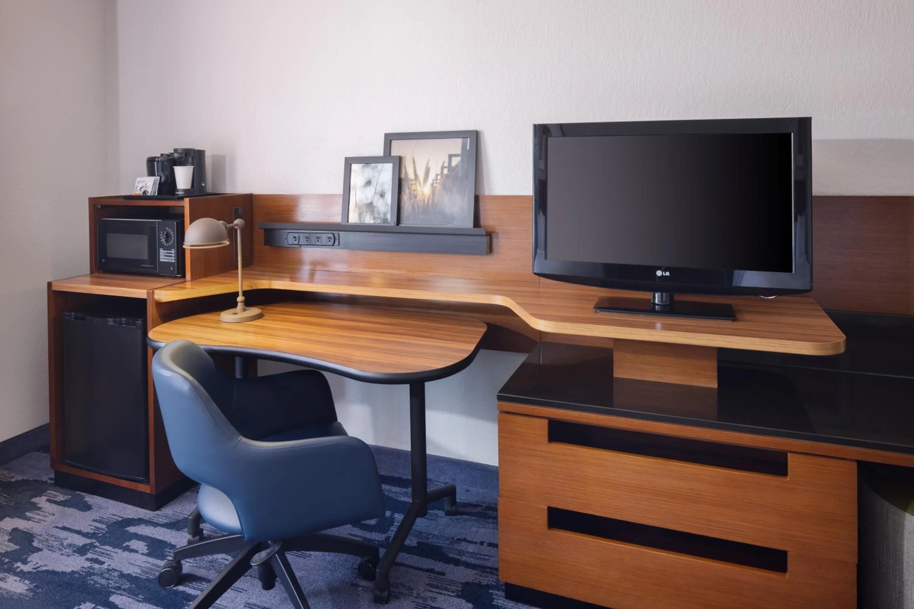 TV and multimedia in Fairfield Inn & Suites Jacksonville Airport