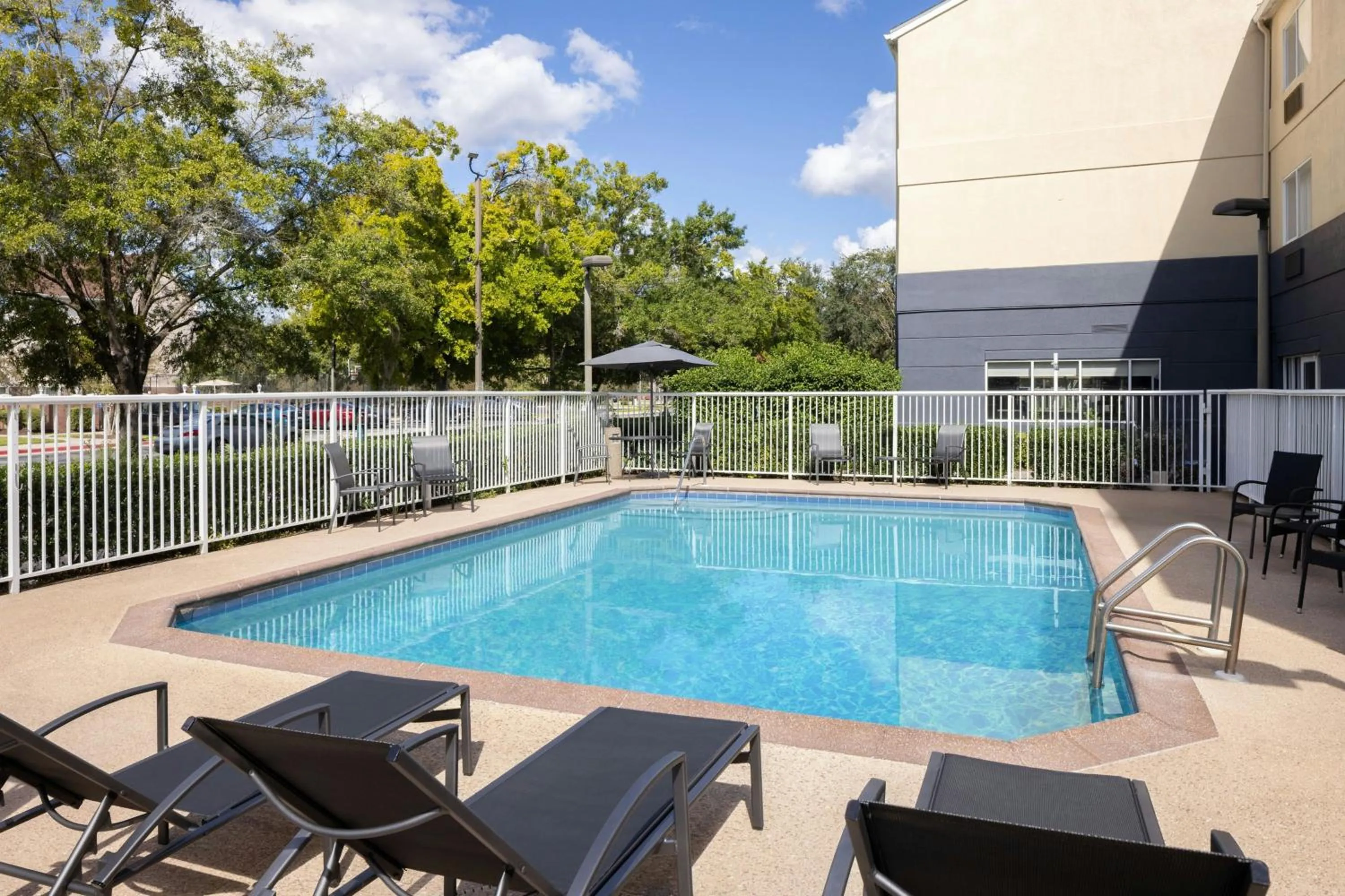 Swimming pool in Fairfield Inn & Suites Jacksonville Airport