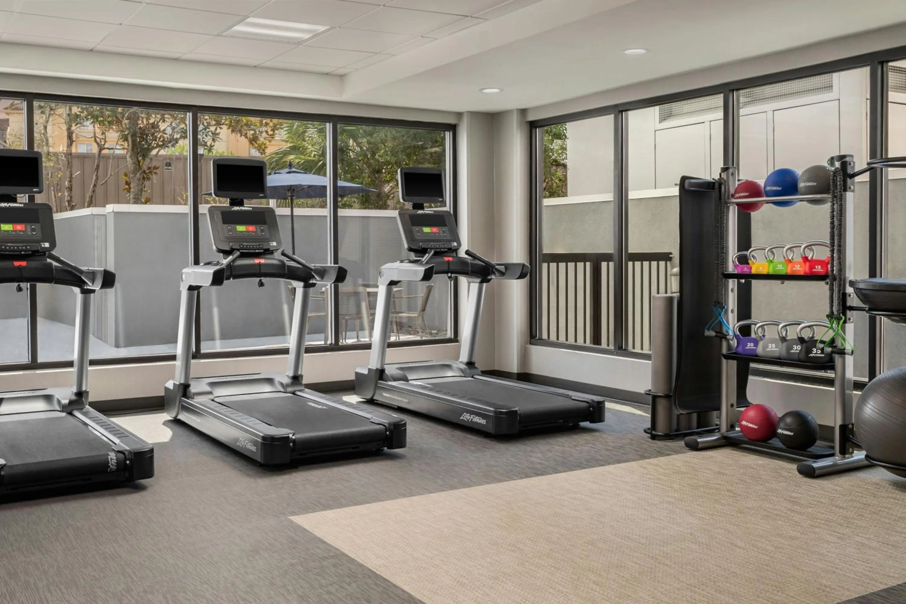 Fitness centre/facilities in Courtyard Jacksonville Butler Boulevard