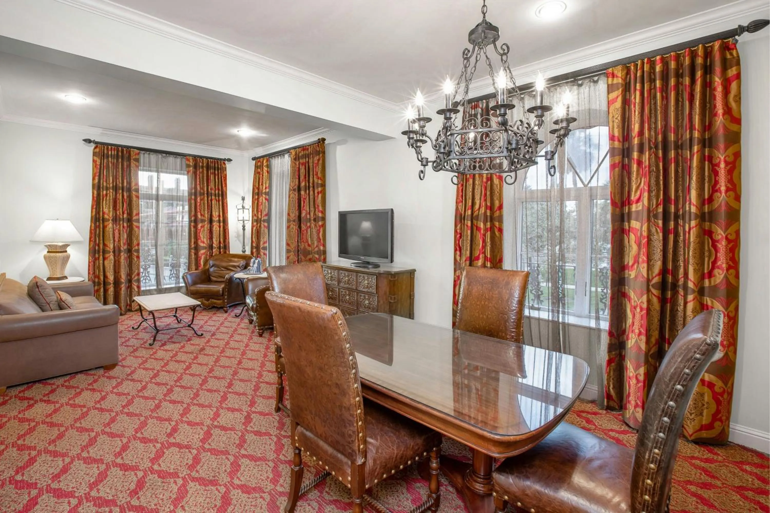 Living room in Casa Monica Resort & Spa, Autograph Collection