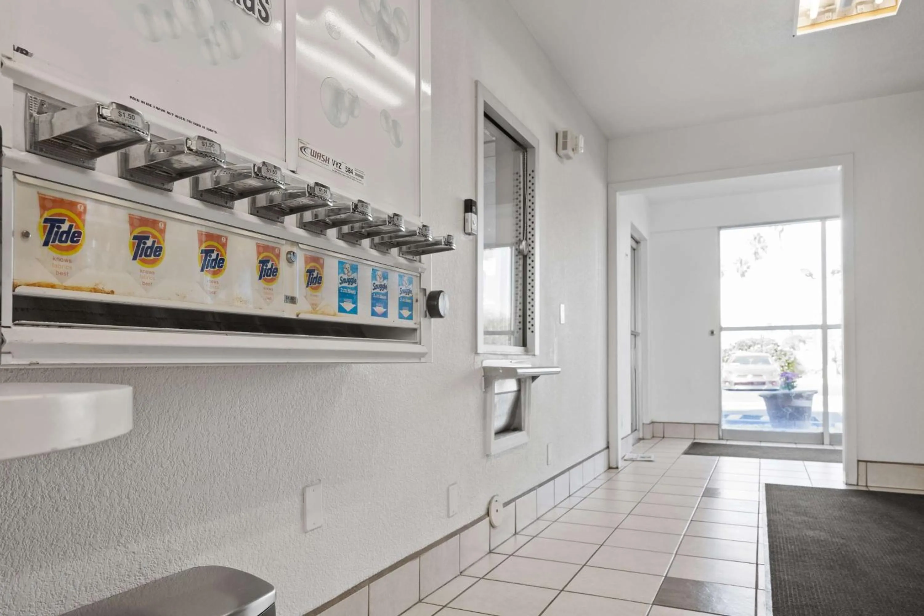 laundry in Motel 6-Ventura, CA - Beach