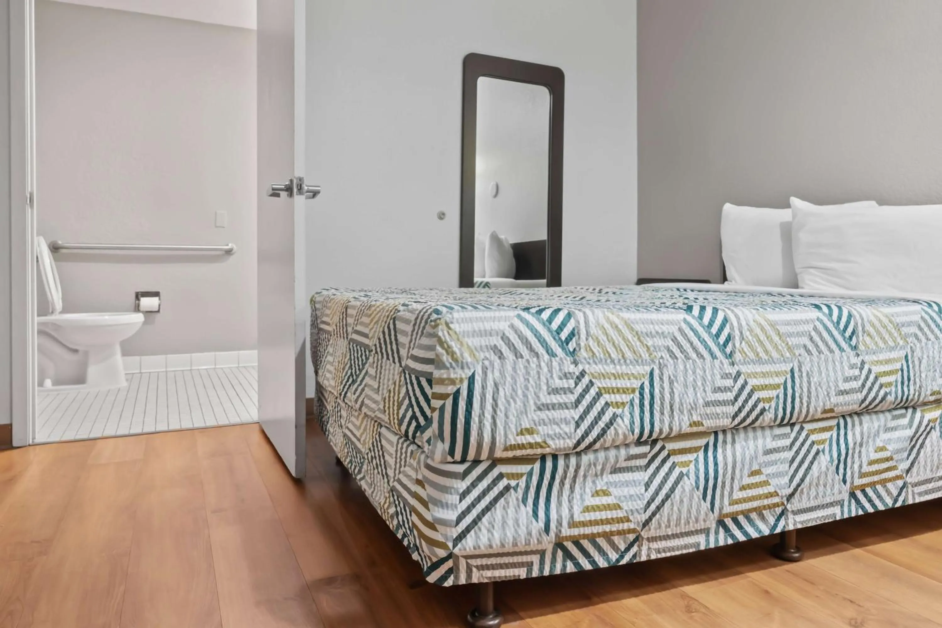 Bedroom, Bed in Motel 6-Ventura, CA - Beach