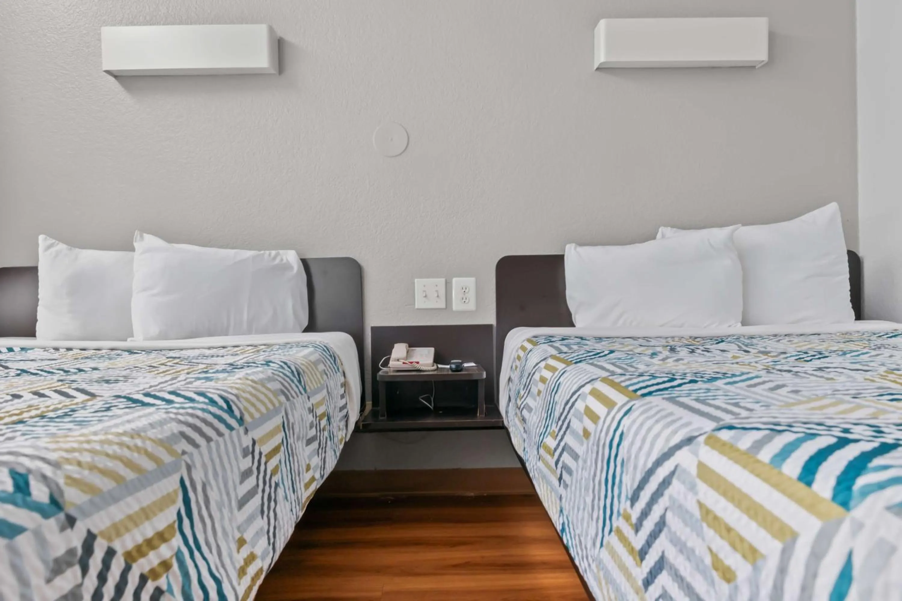 Bedroom, Bed in Motel 6-Ventura, CA - Beach