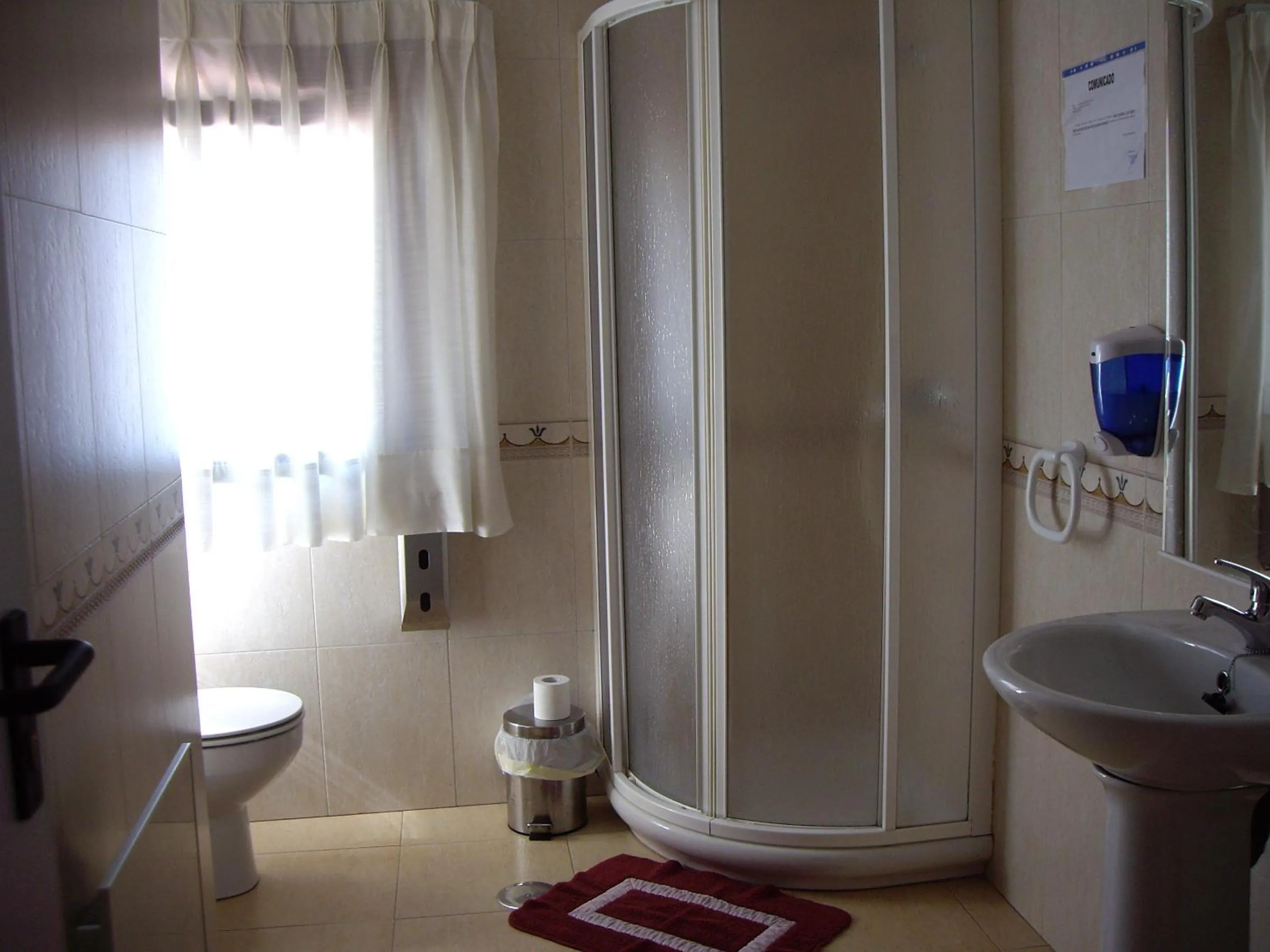 Shower in Pensión la Estación