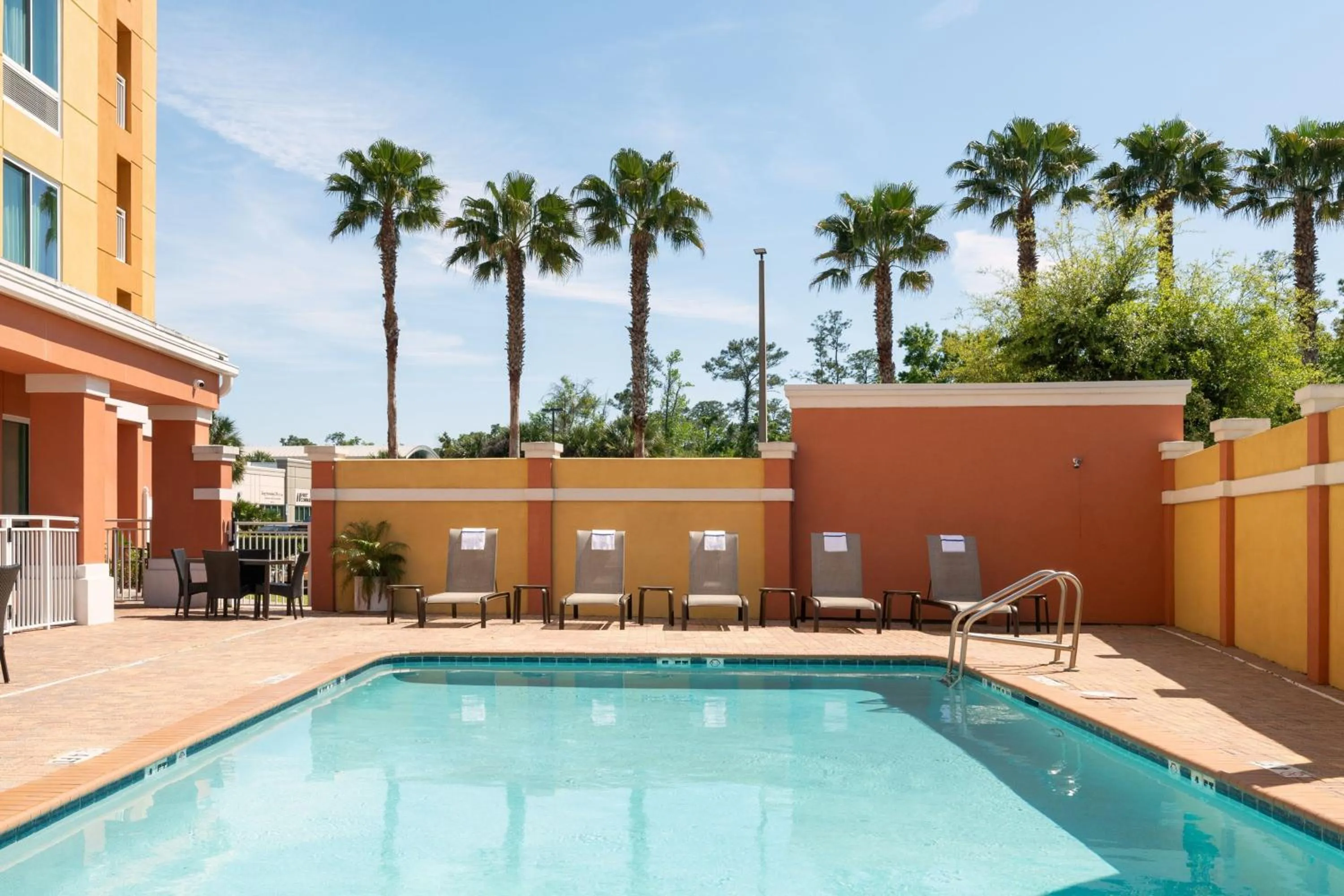 Swimming pool in Courtyard Jacksonville Orange Park