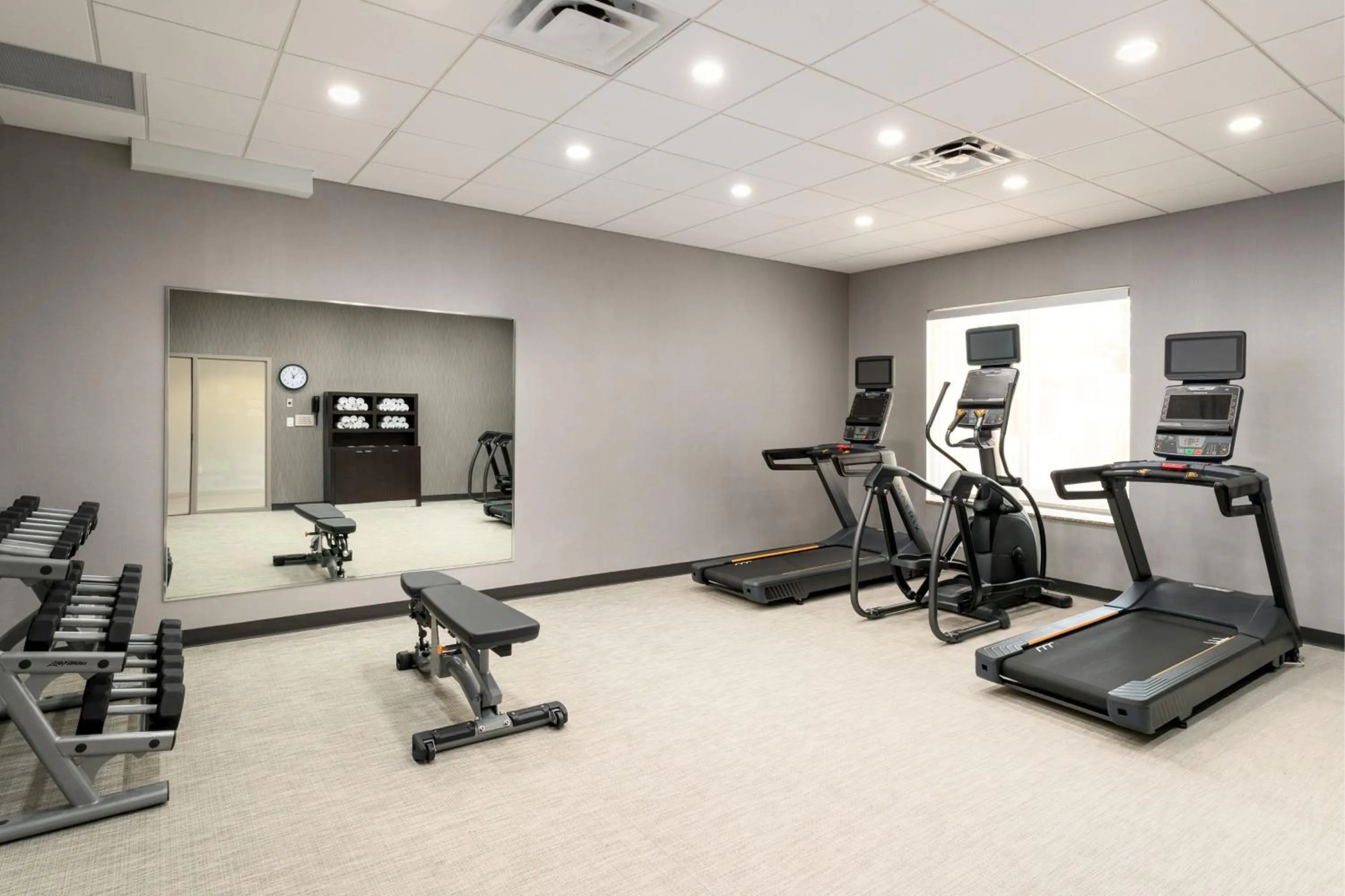 Fitness centre/facilities in Courtyard Jacksonville Orange Park