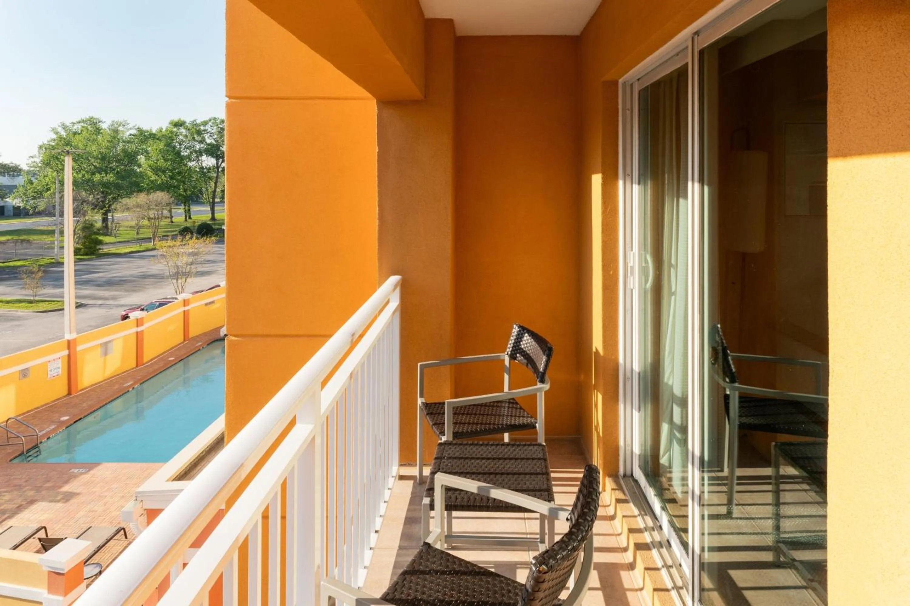 Photo of the whole room in Courtyard Jacksonville Orange Park