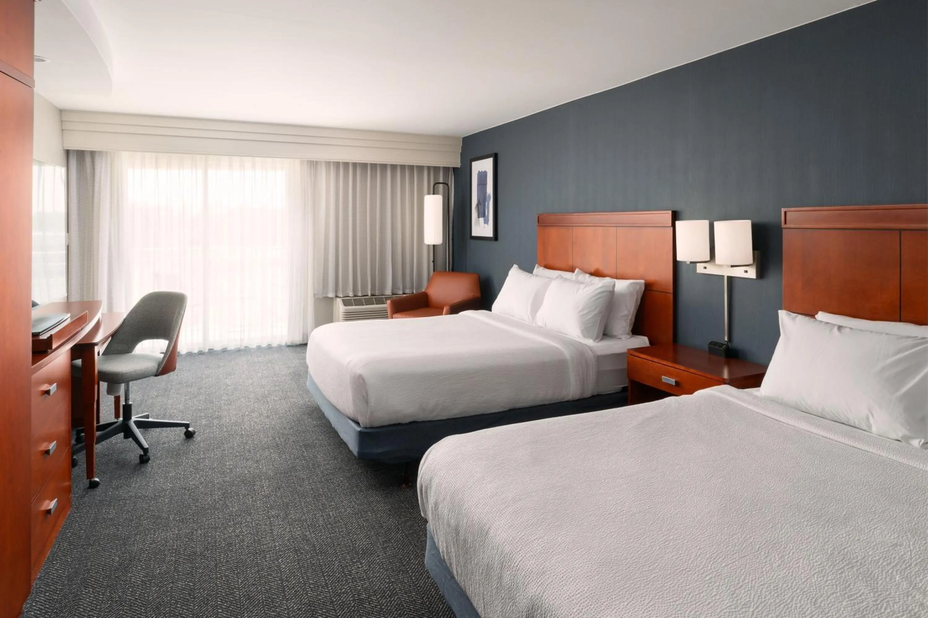 Photo of the whole room, Bed in Courtyard Jacksonville Orange Park