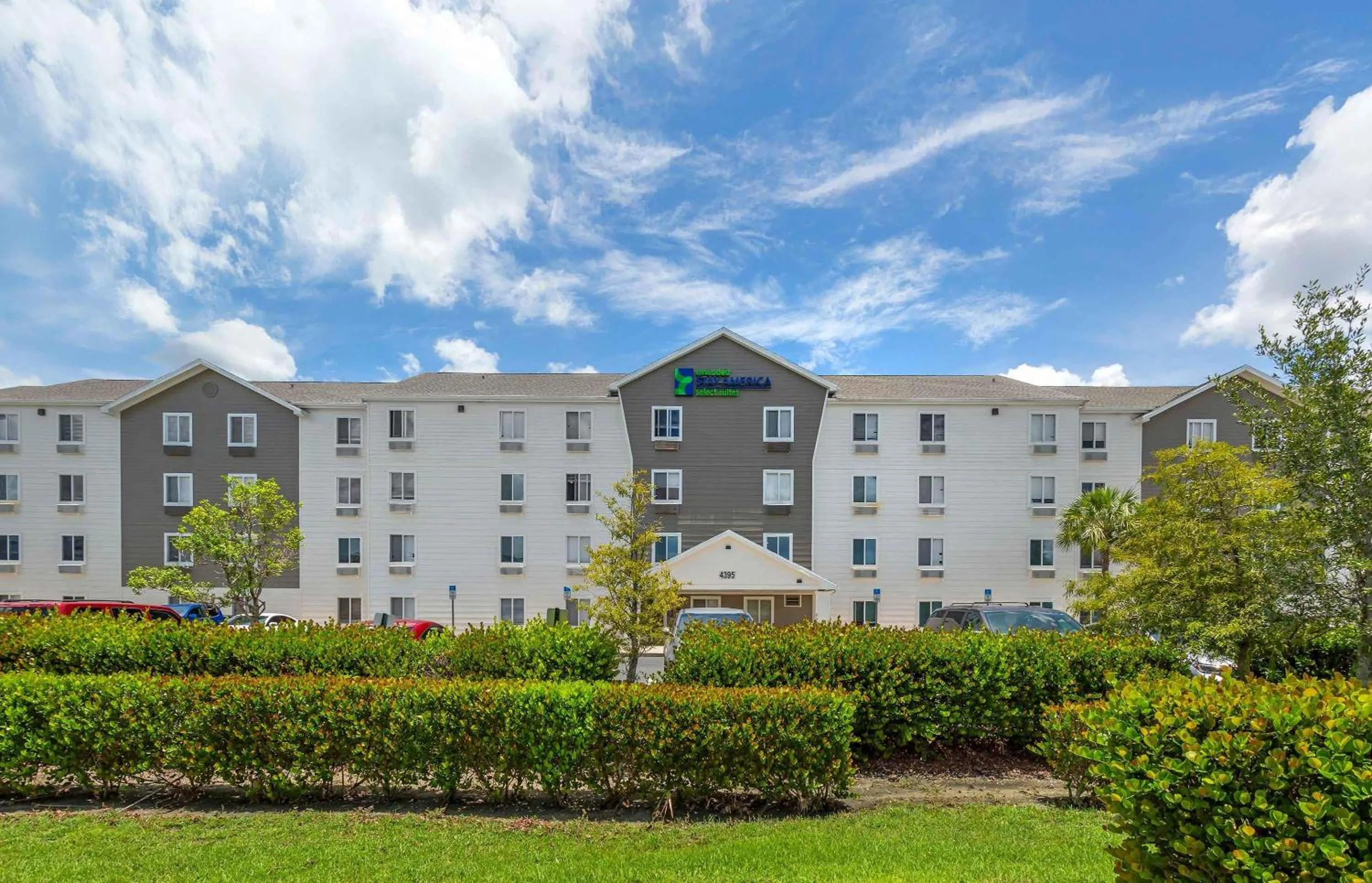 Property building in Extended Stay America Select Suites - Fort Myers