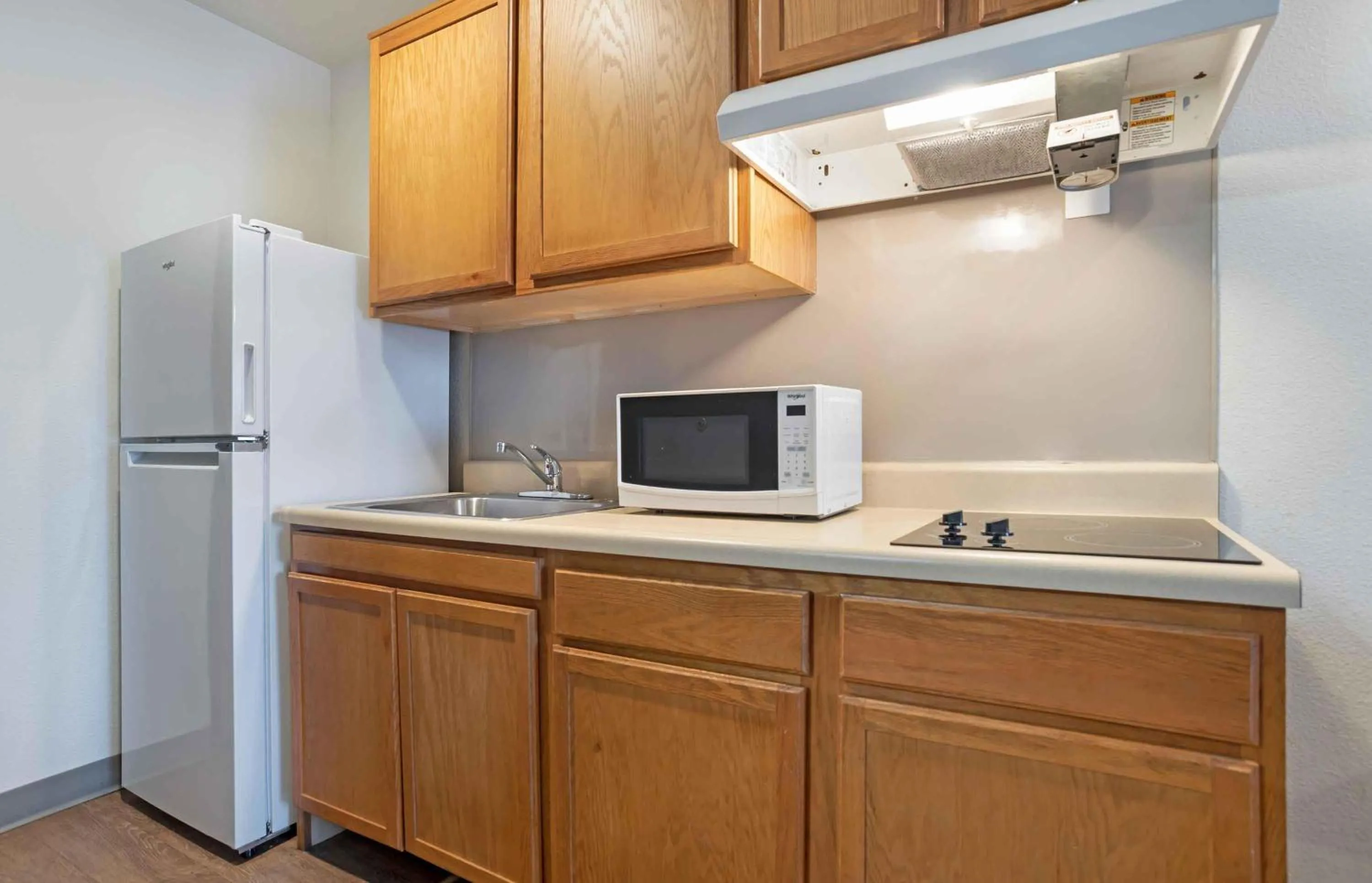 Kitchen or kitchenette in Extended Stay America Select Suites - Fort Myers