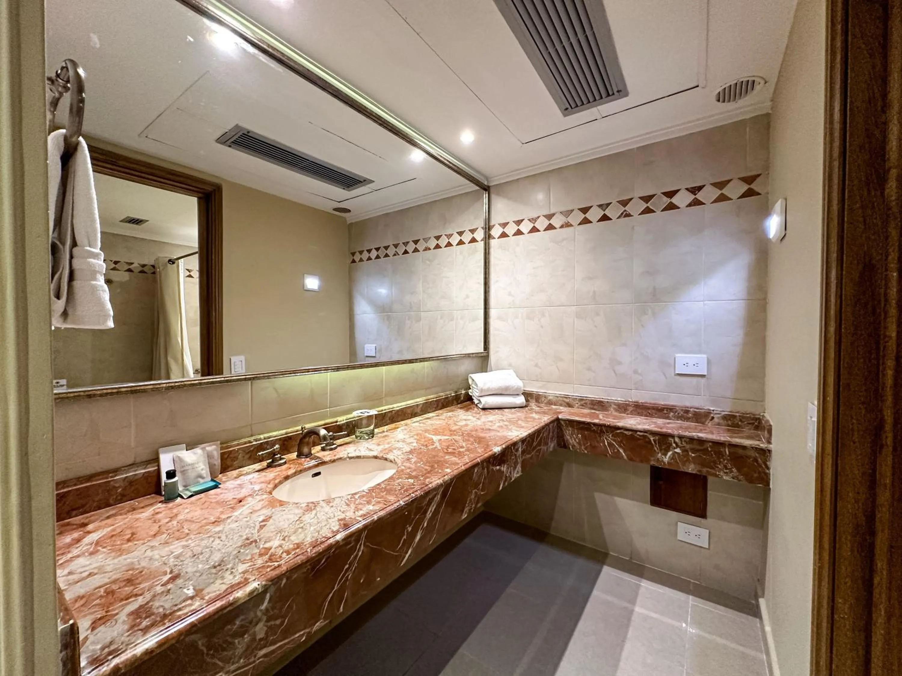 Bathroom in Hotel El Prado