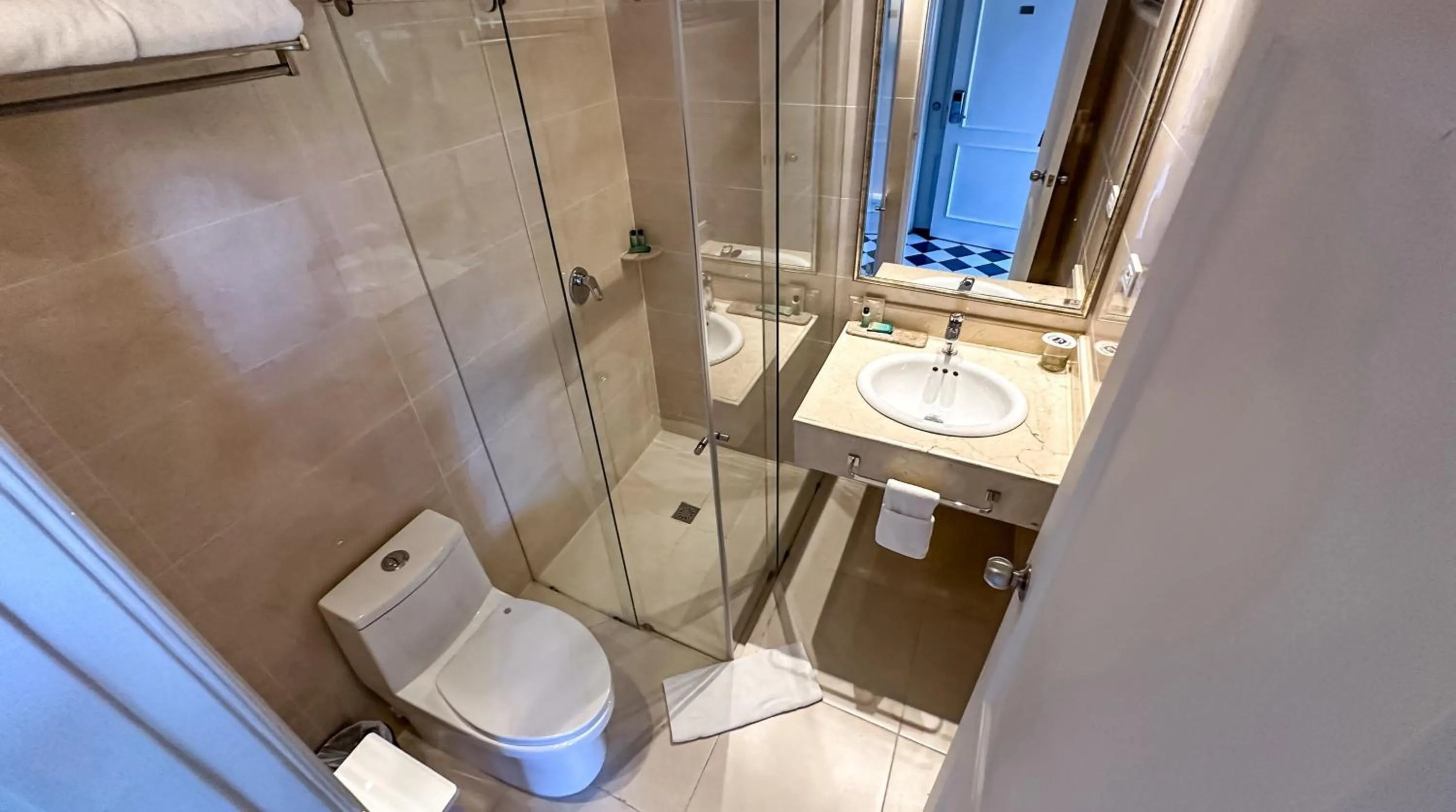 Shower in Hotel El Prado