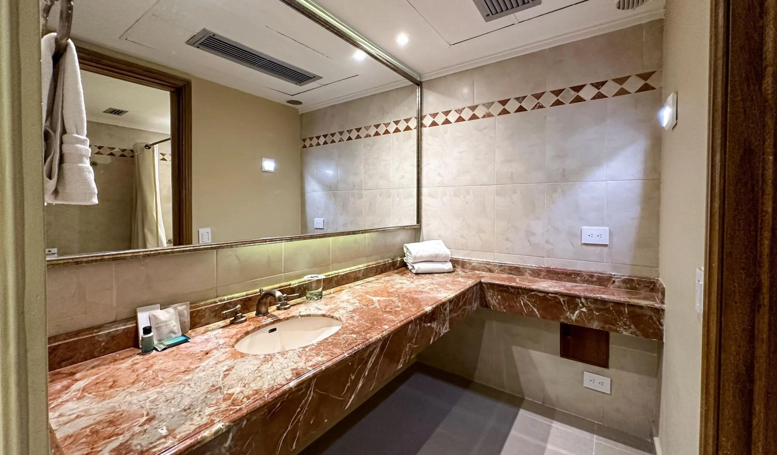 Bathroom in Hotel El Prado