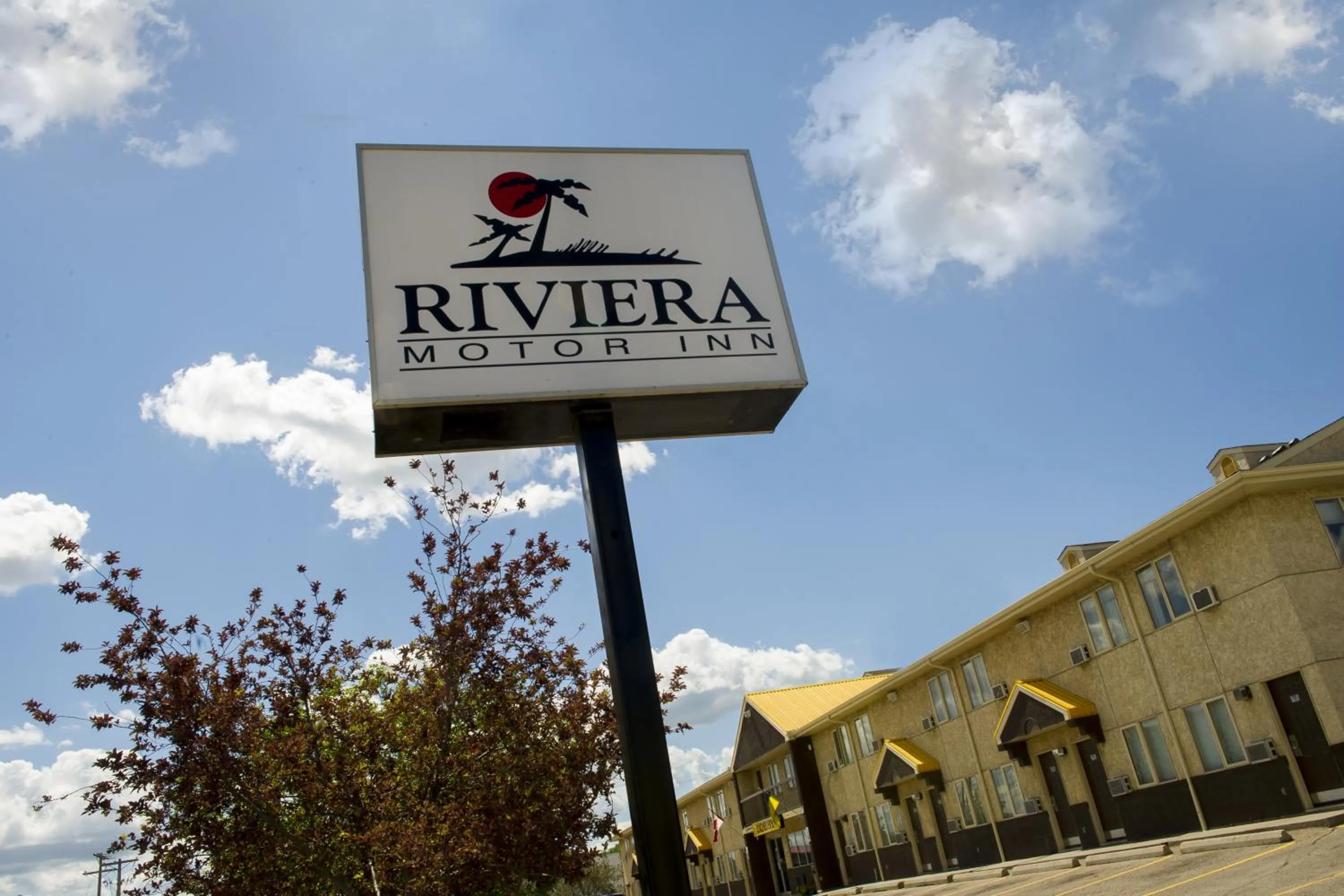 Facade/entrance in Riviera Motor Inn