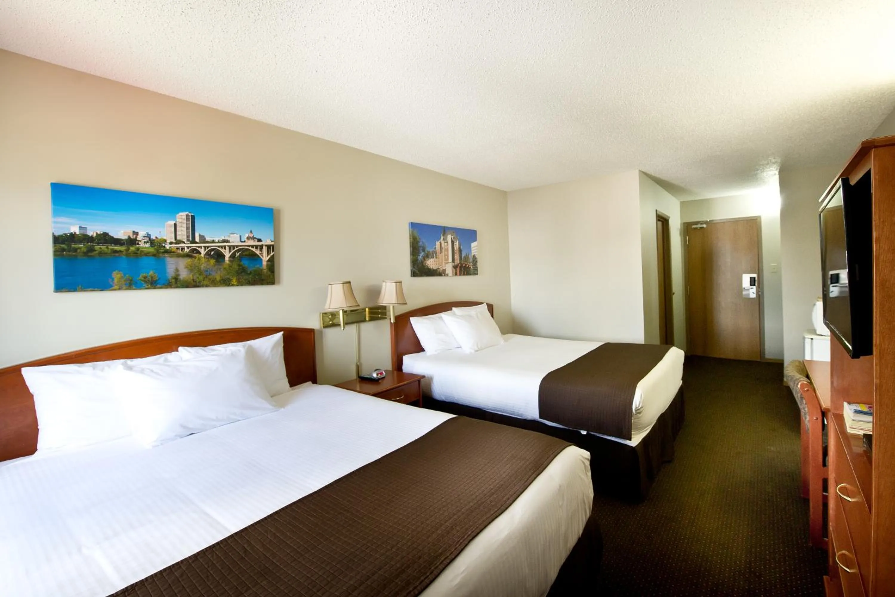 Bed in Riviera Motor Inn