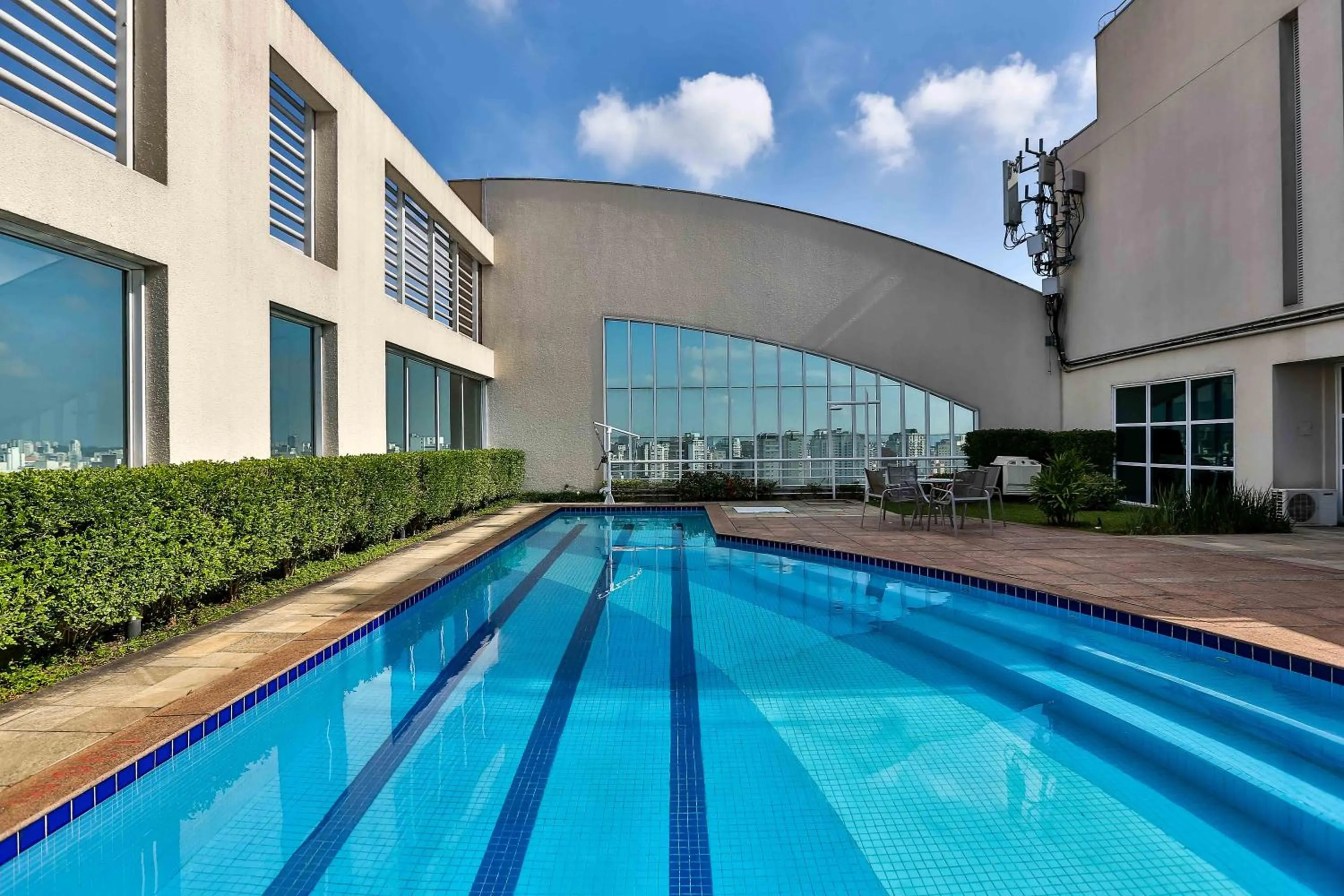 Swimming pool in Comfort Ibirapuera
