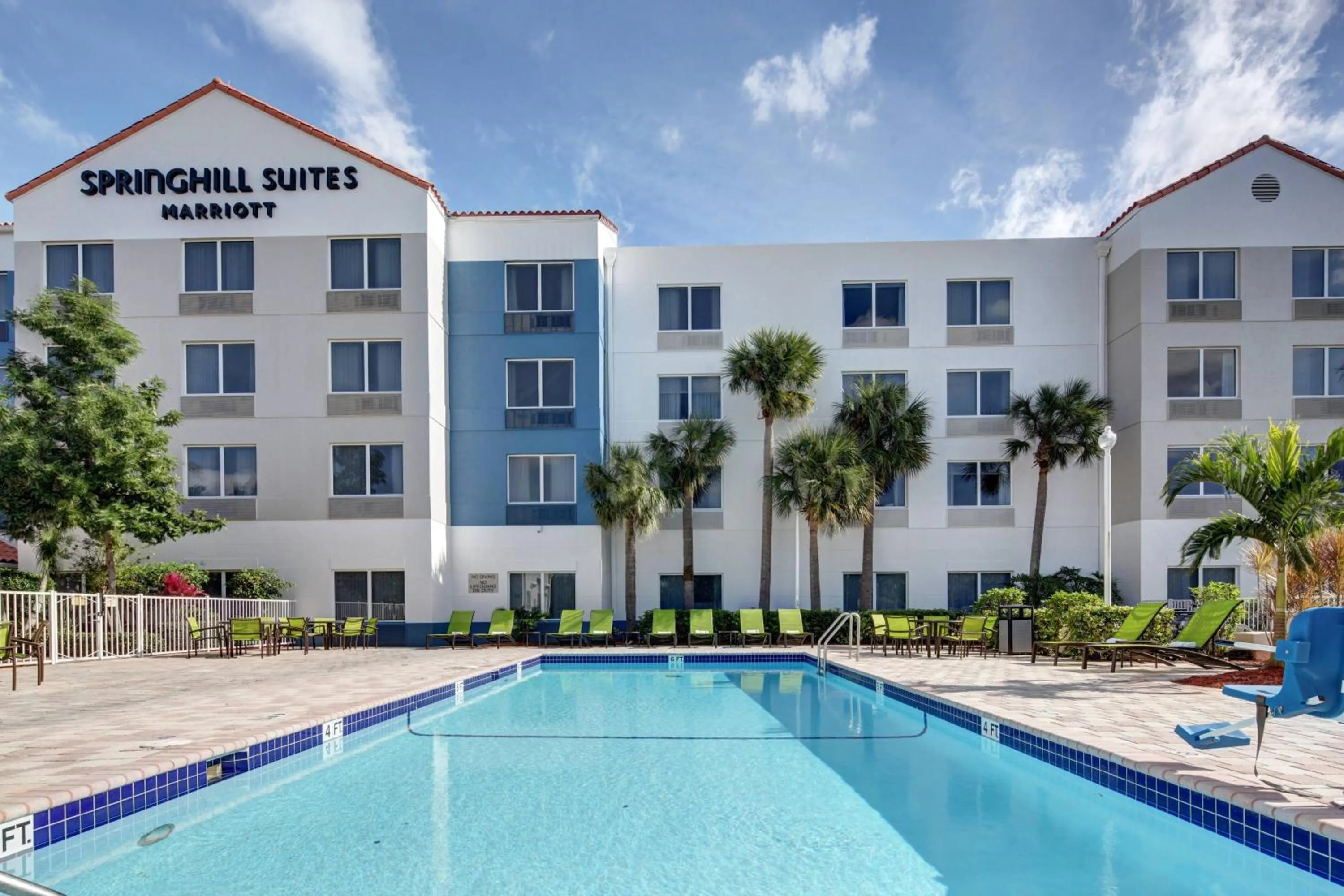 Swimming pool in SpringHill Suites Port Saint Lucie