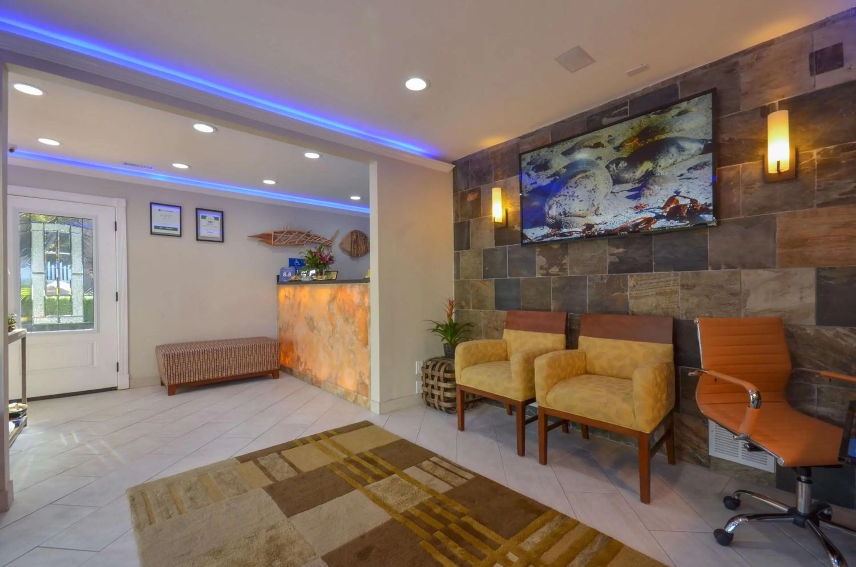 Lobby or reception in Best Western The Inn & Suites Pacific Grove