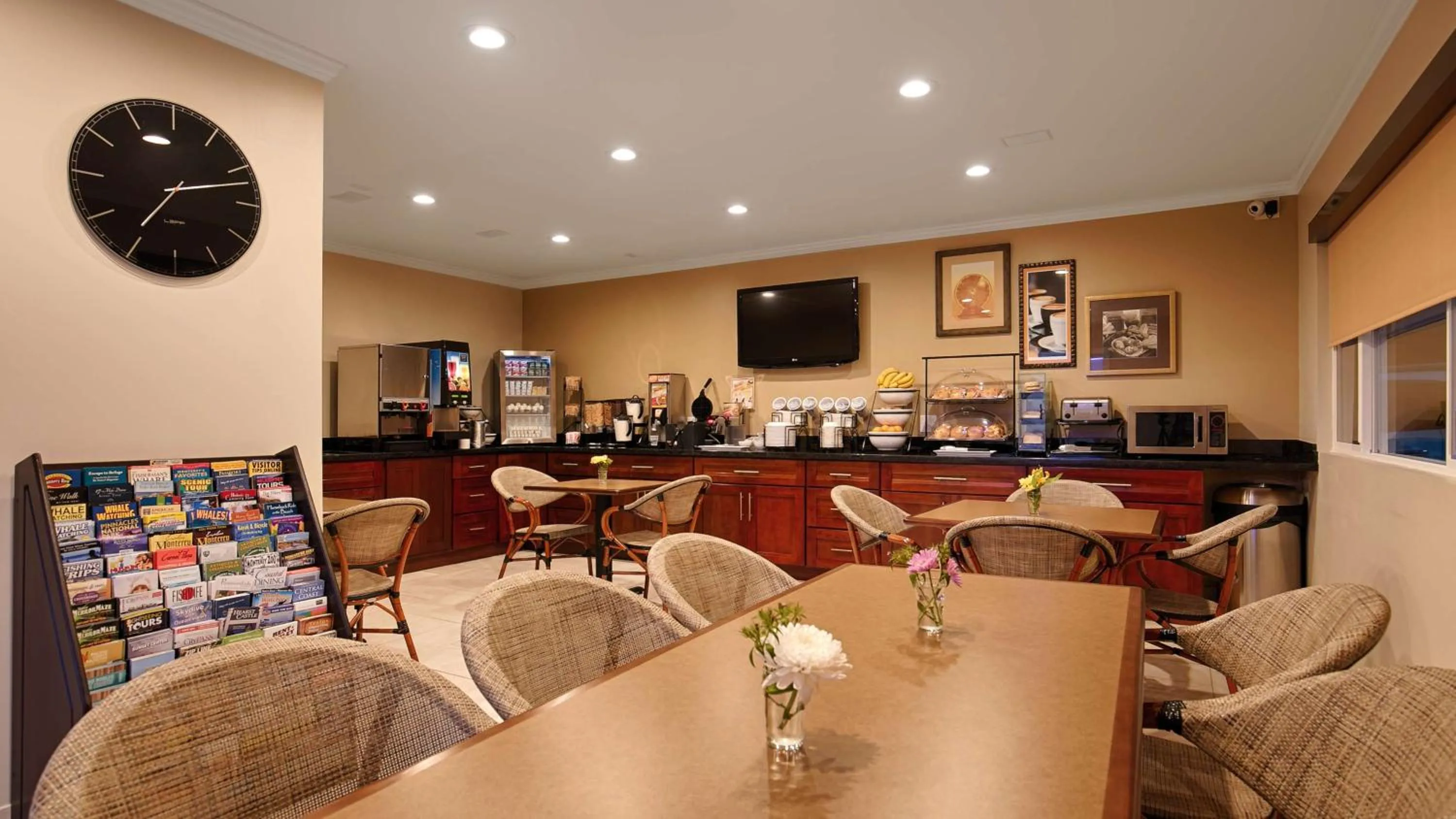 Restaurant/places to eat in Best Western The Inn & Suites Pacific Grove