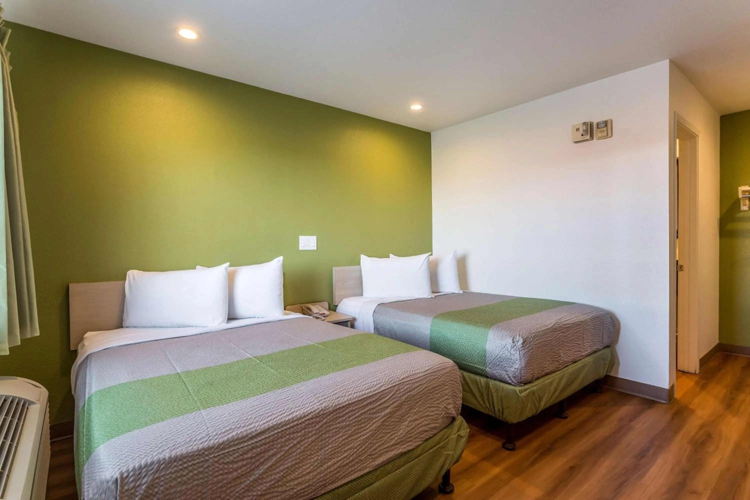 Photo of the whole room, Bed in Motel 6-Needles, CA