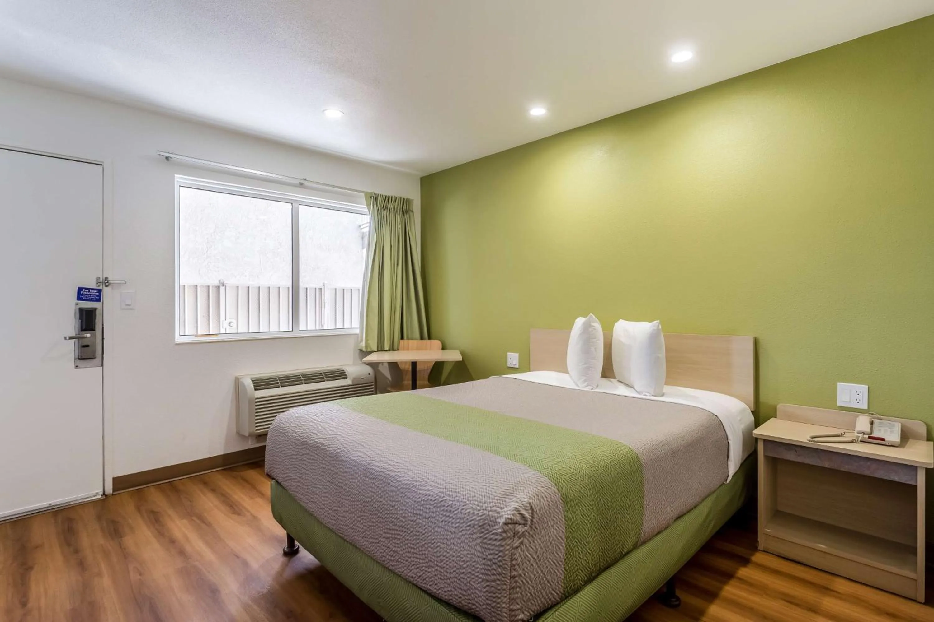 Photo of the whole room, Bed in Motel 6-Needles, CA