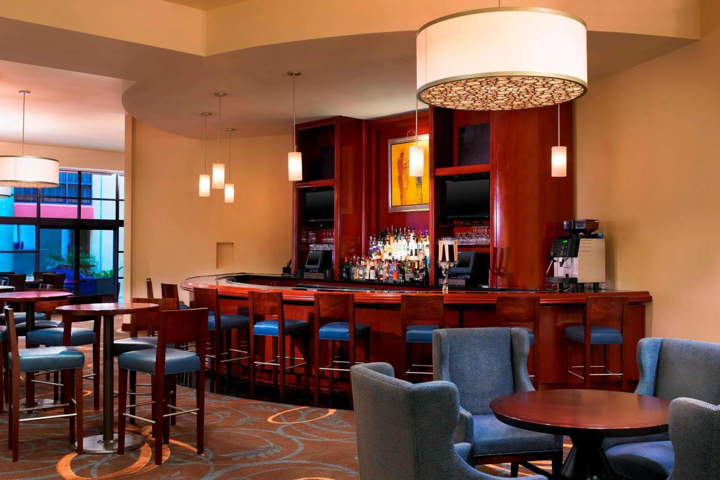 Lounge or bar in Sheraton Agoura Hills Hotel