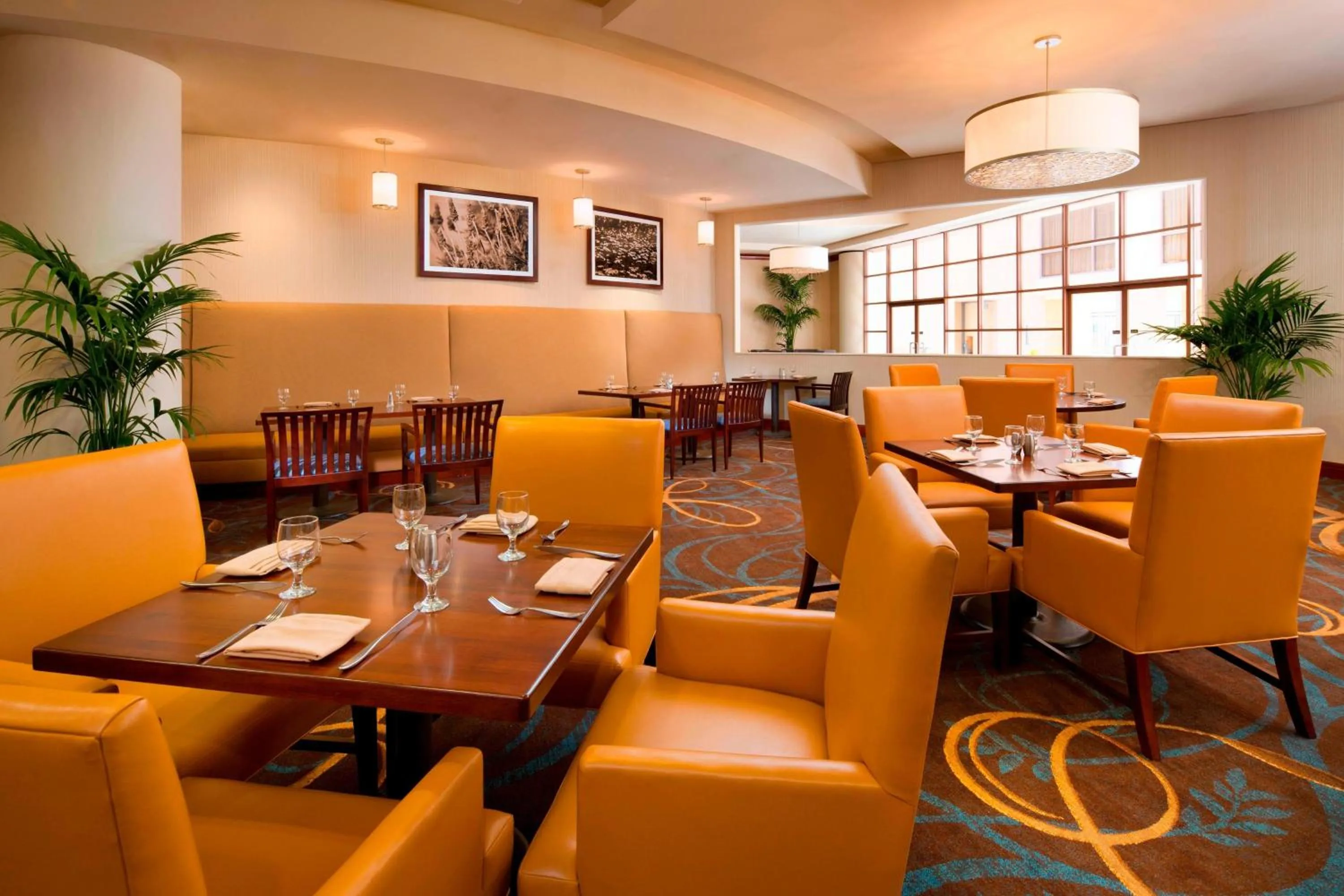 Restaurant/places to eat in Sheraton Agoura Hills Hotel