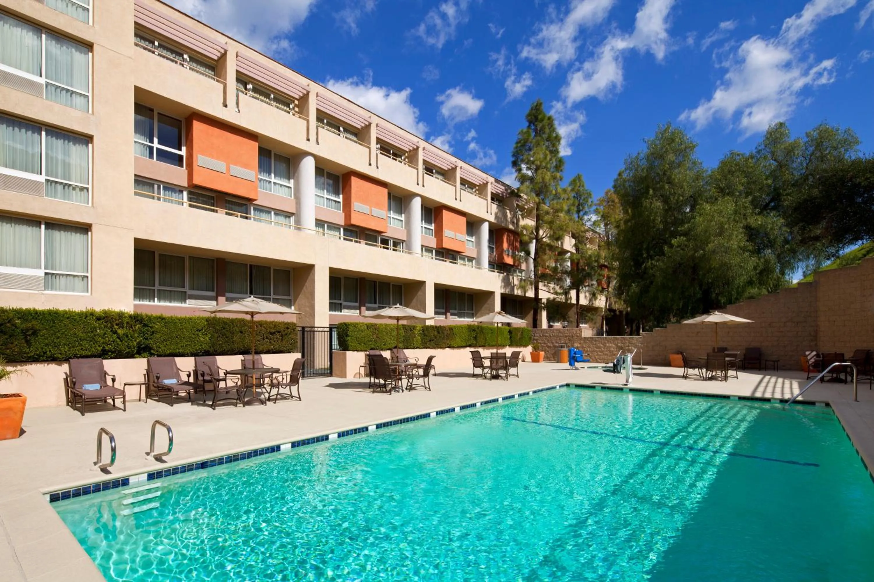 Property building in Sheraton Agoura Hills Hotel
