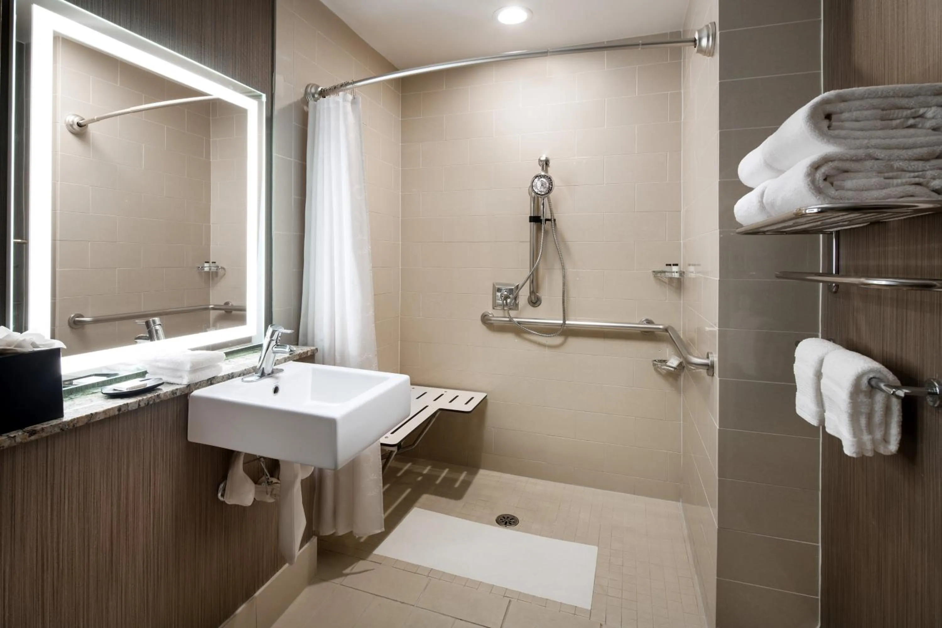 Bathroom in Sheraton Agoura Hills Hotel