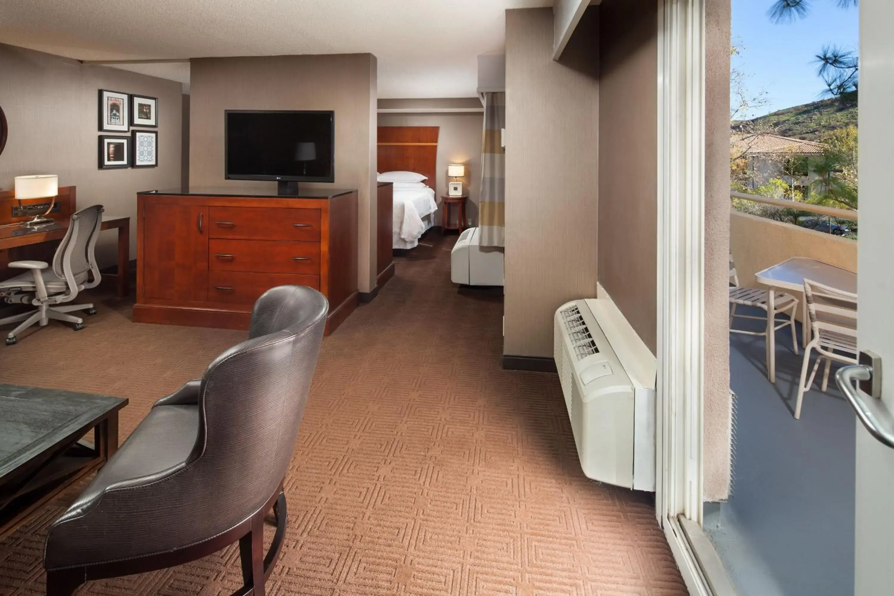 Studio Suite, 1 King, Sofa bed in Sheraton Agoura Hills Hotel Studio Suite, 1 King, Sofa bed in Sheraton Agoura Hills Hotel