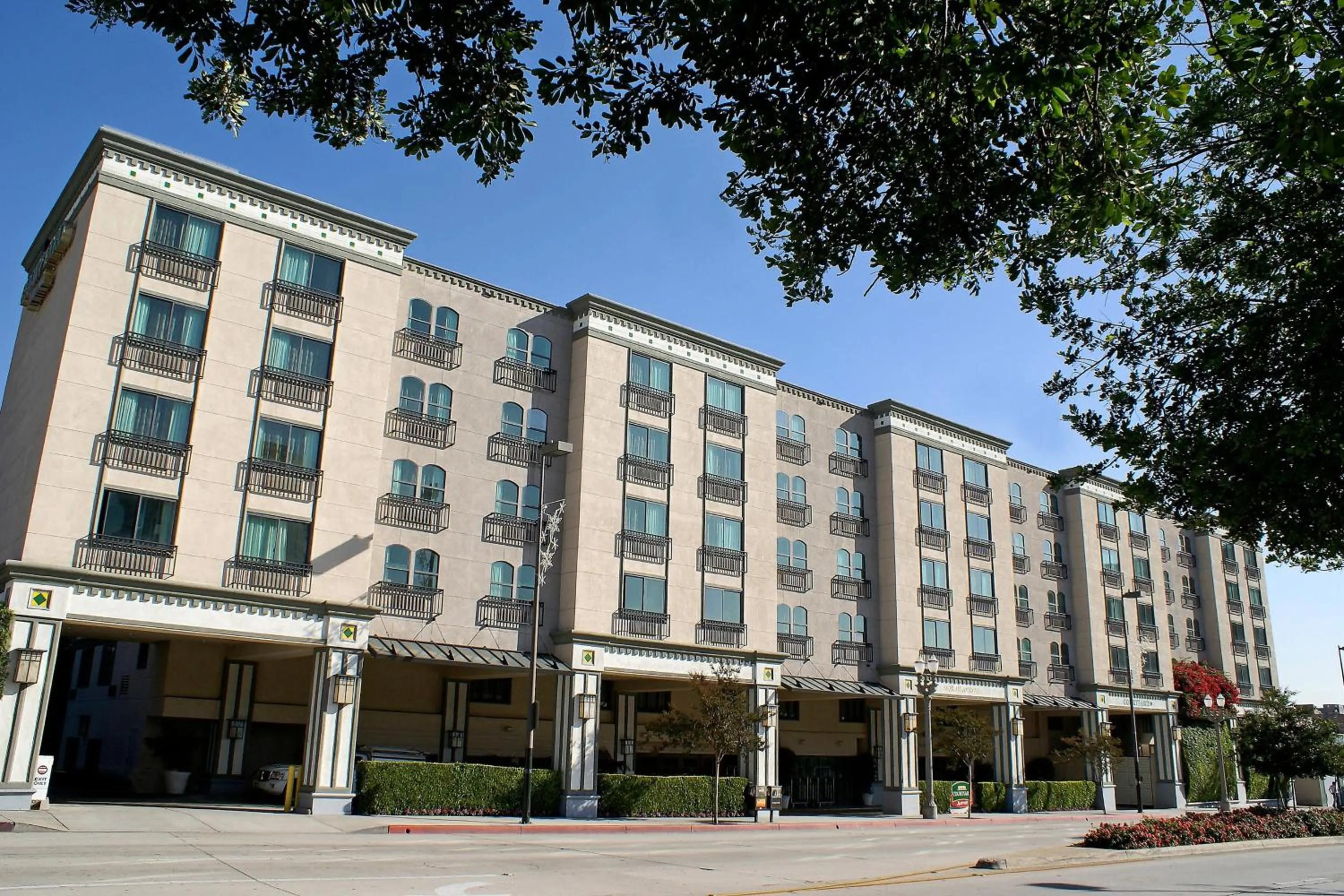 Property building in Courtyard by Marriott Los Angeles Pasadena Old Town