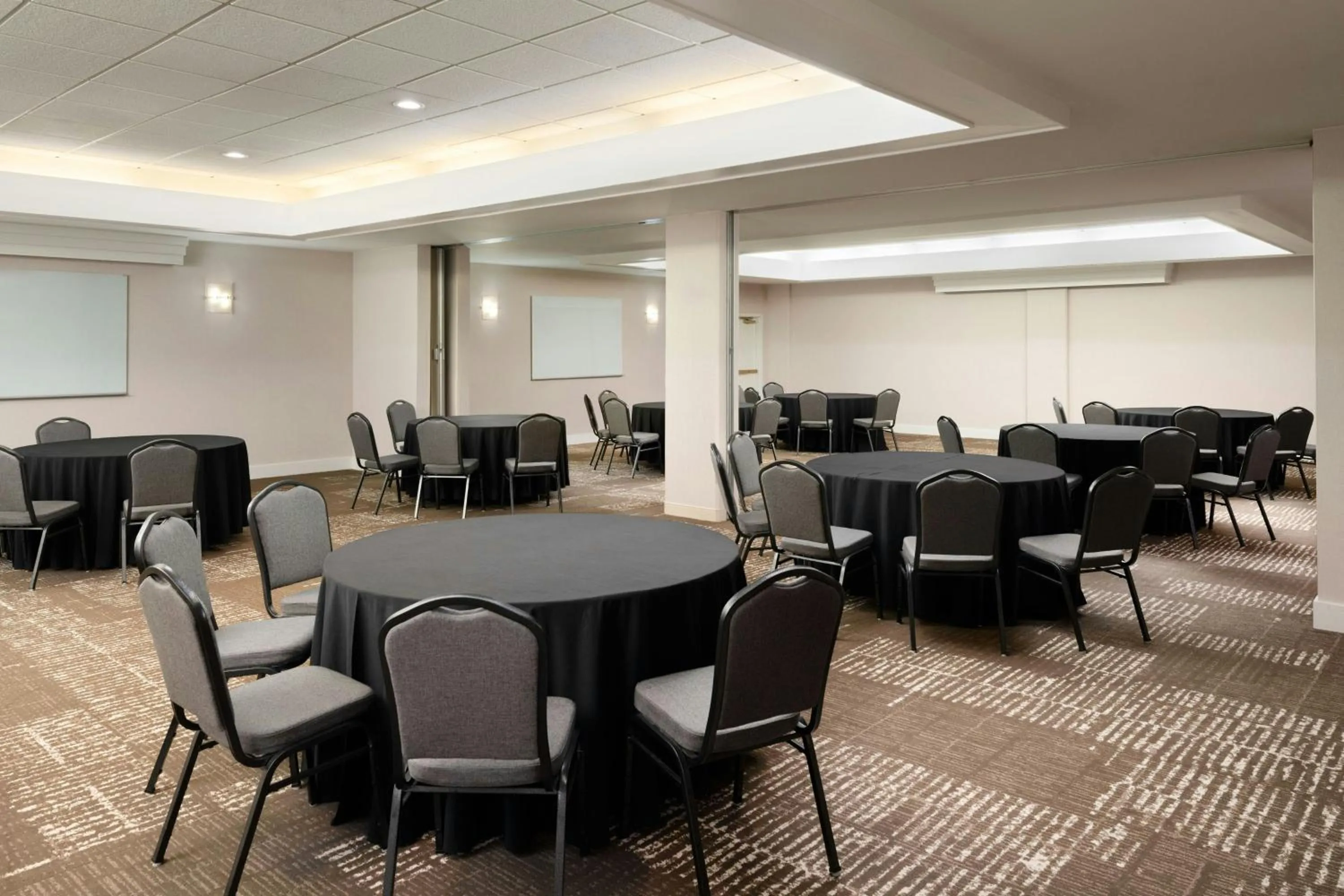Meeting/conference room in Courtyard by Marriott Los Angeles Pasadena Old Town