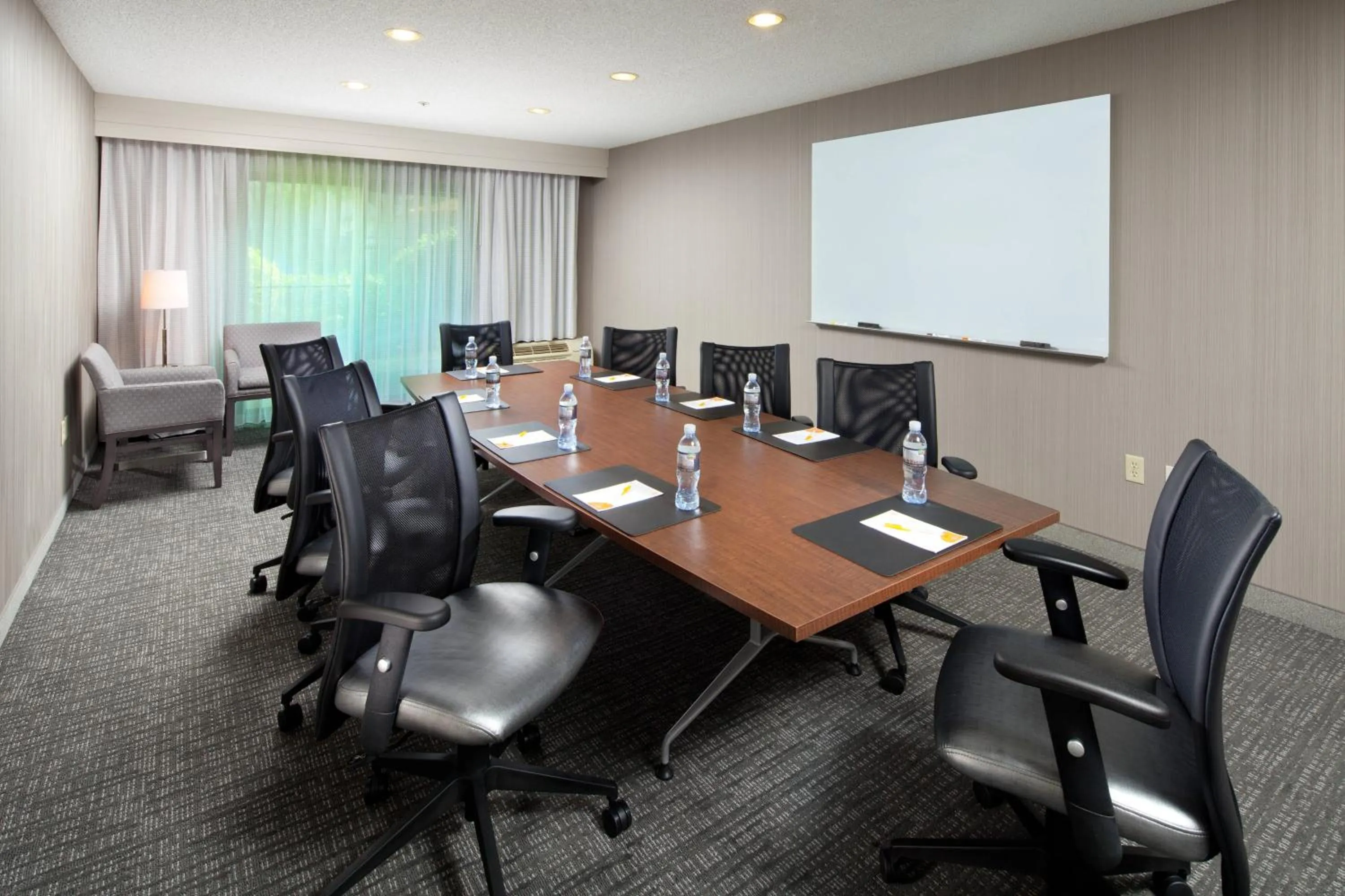 Meeting/conference room in Courtyard by Marriott Los Angeles Pasadena Old Town